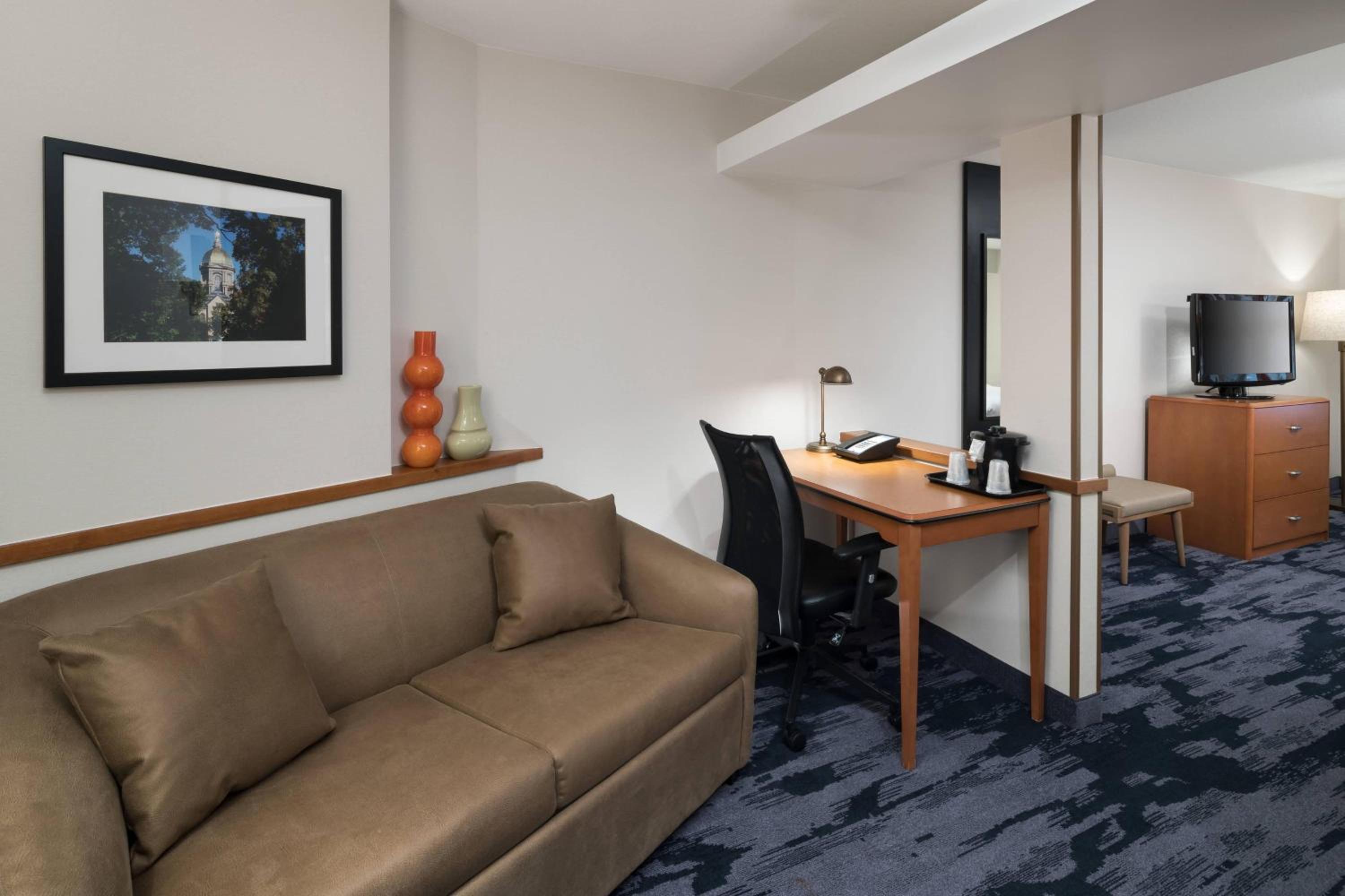 Queen Suite with Two Queen Beds and Sofa Bed - Photo 1