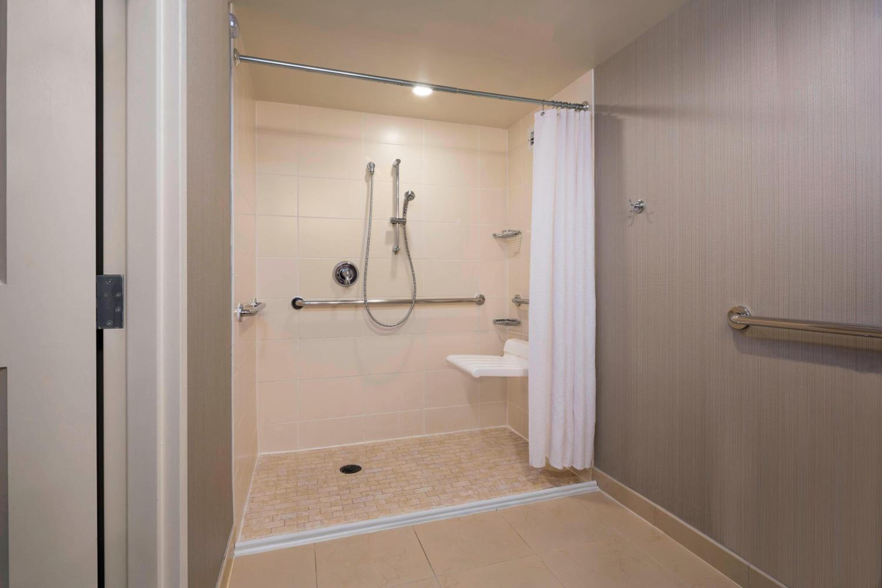 Club Level King or Double Room - Photo 2