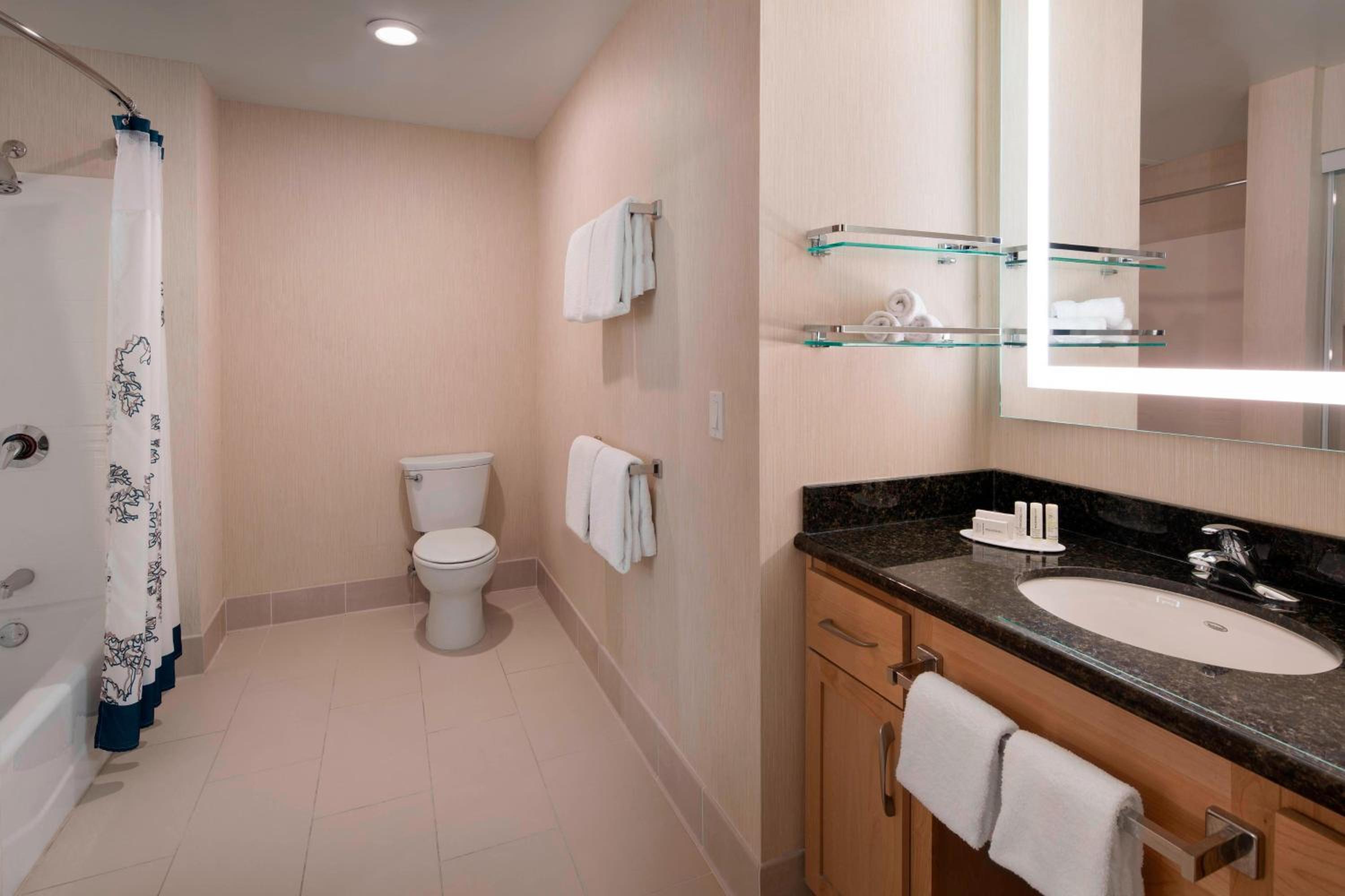 Two-Bedroom Suite with Adapted Tub - Mobility Accessible