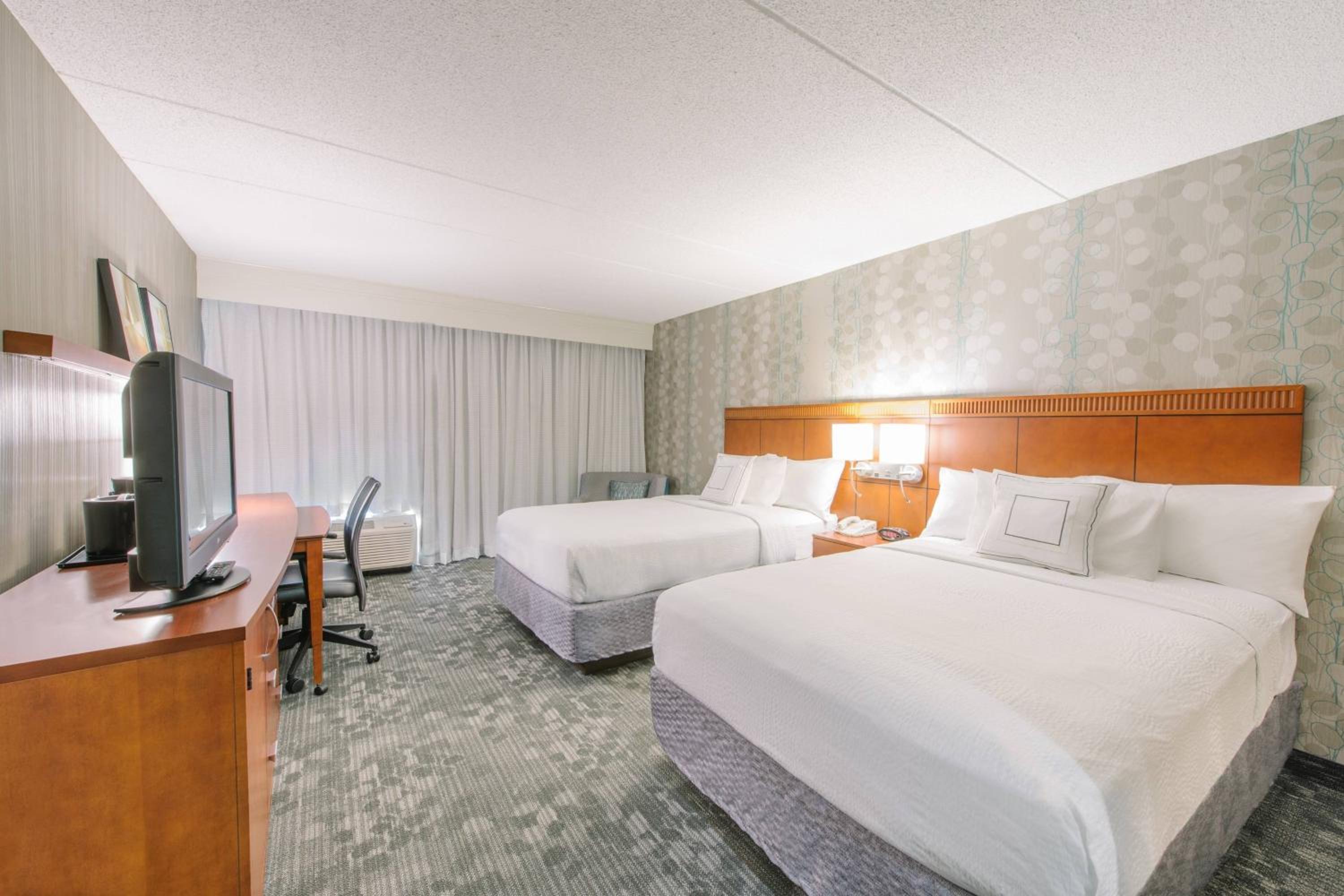 Double Room with Two Double Beds - Photo 4