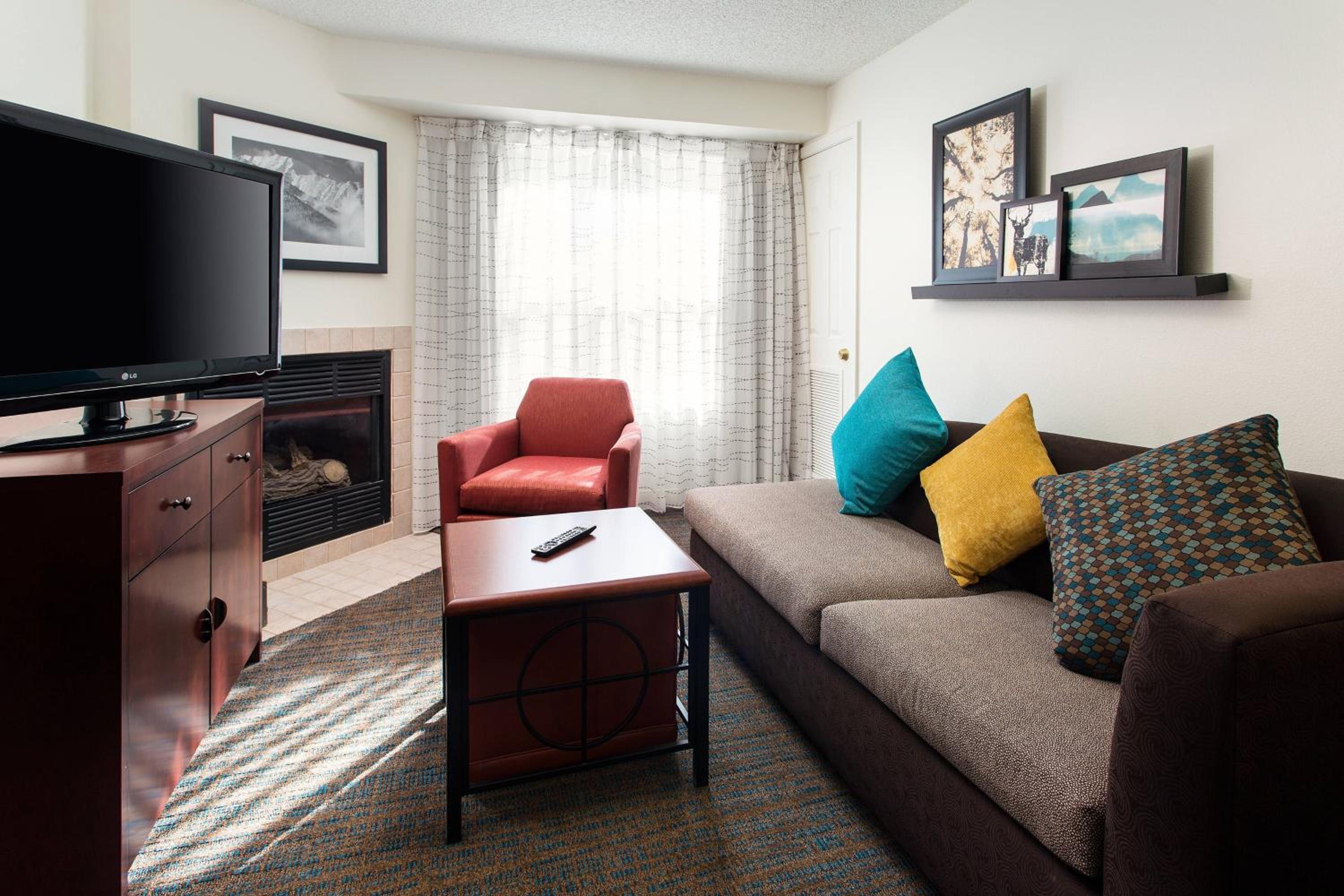Two-Bedroom Suite - Photo 3