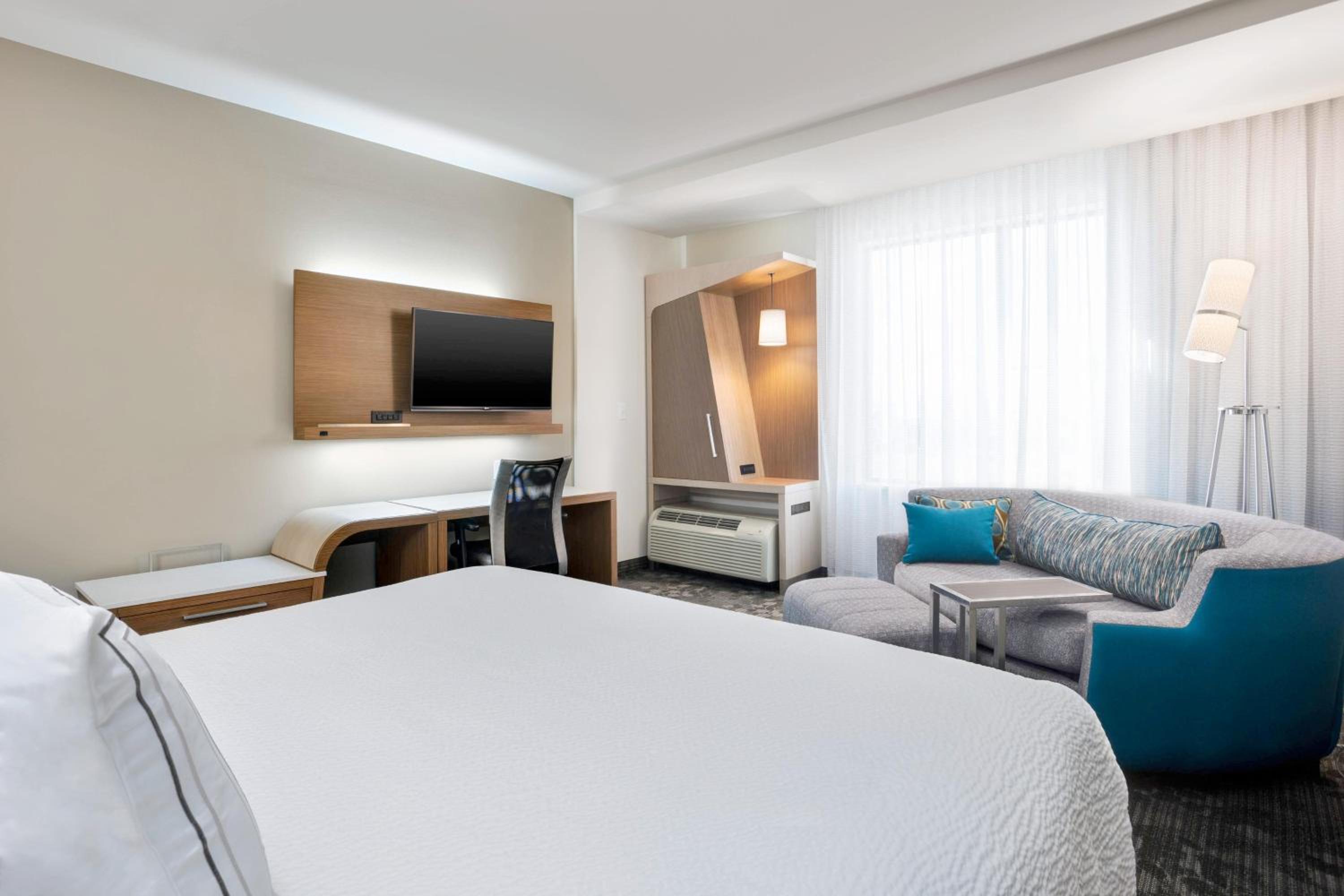King Room at Courtyard by Marriott Houston Katy Mills in Katy