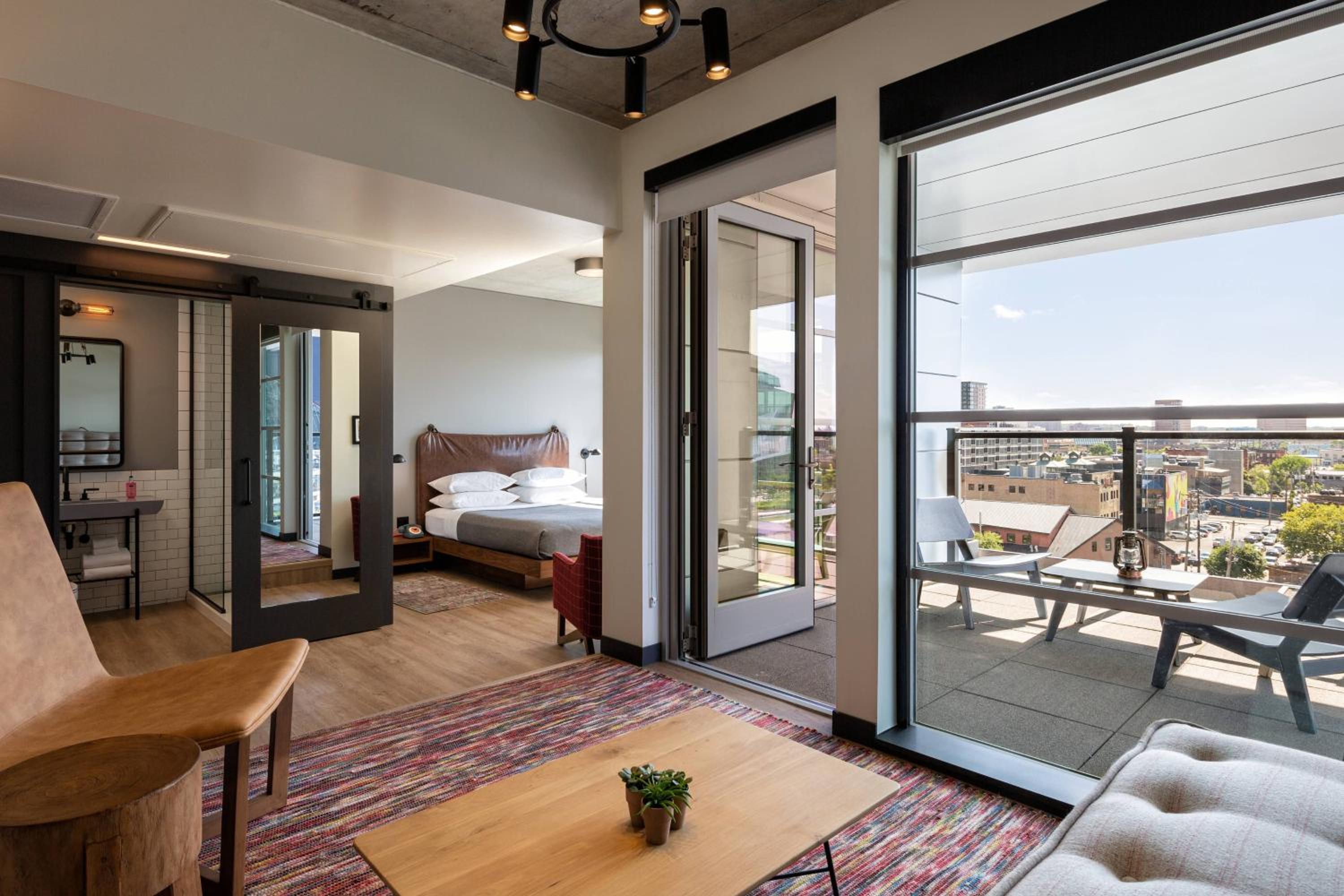 Guest room, 1 King, Sofa bed, City view, Balcony photo 1