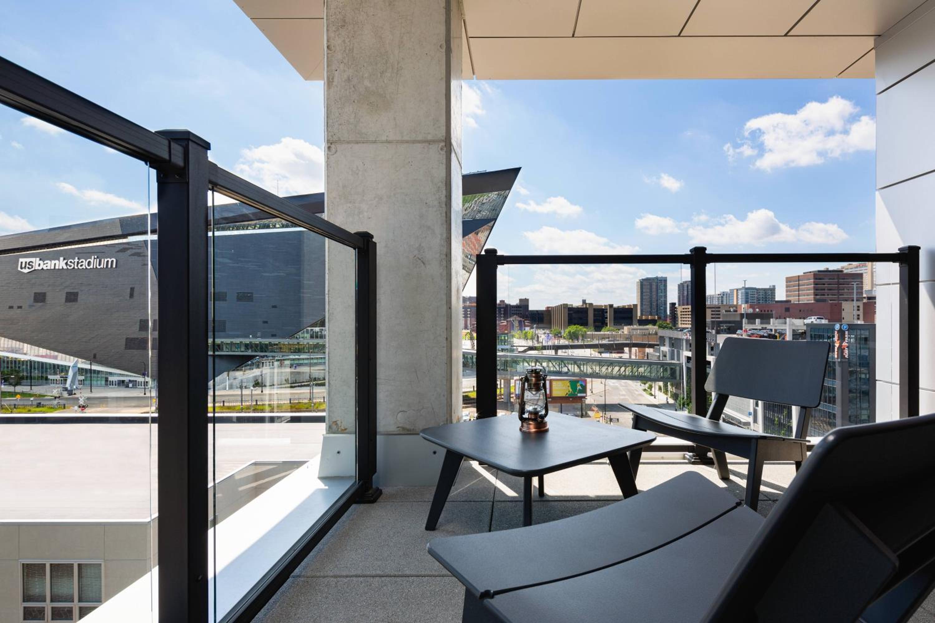 Guest room, 1 King, Sofa bed, City view, Balcony photo 3