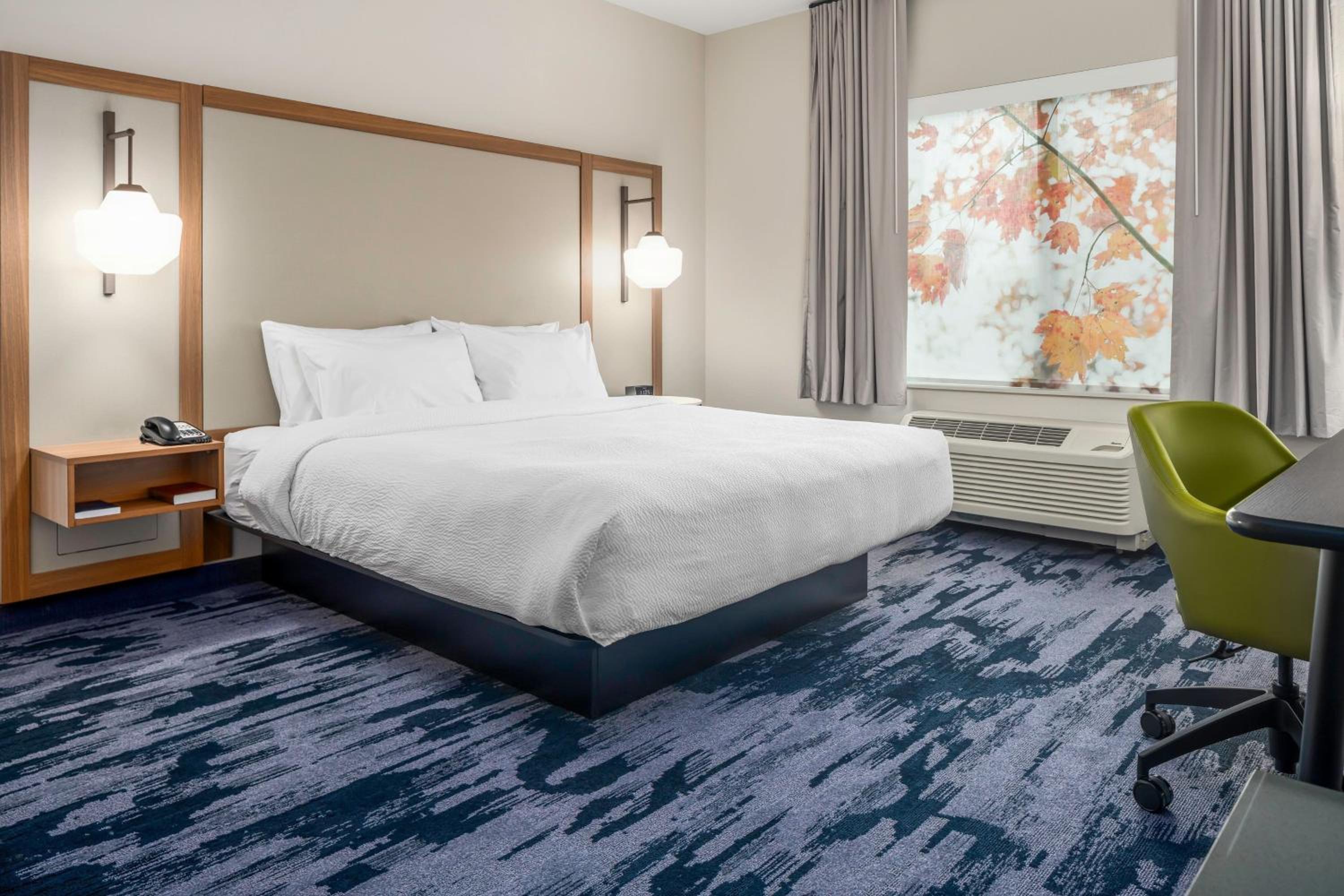 King Room with Adapted Tub - Mobility Accessible - Photo 1