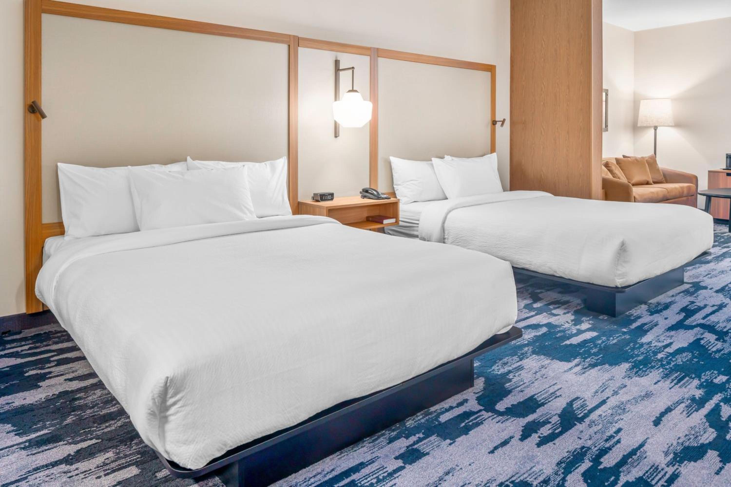 Queen Suite with Two Queen Beds and Sofa Bed - Photo 2