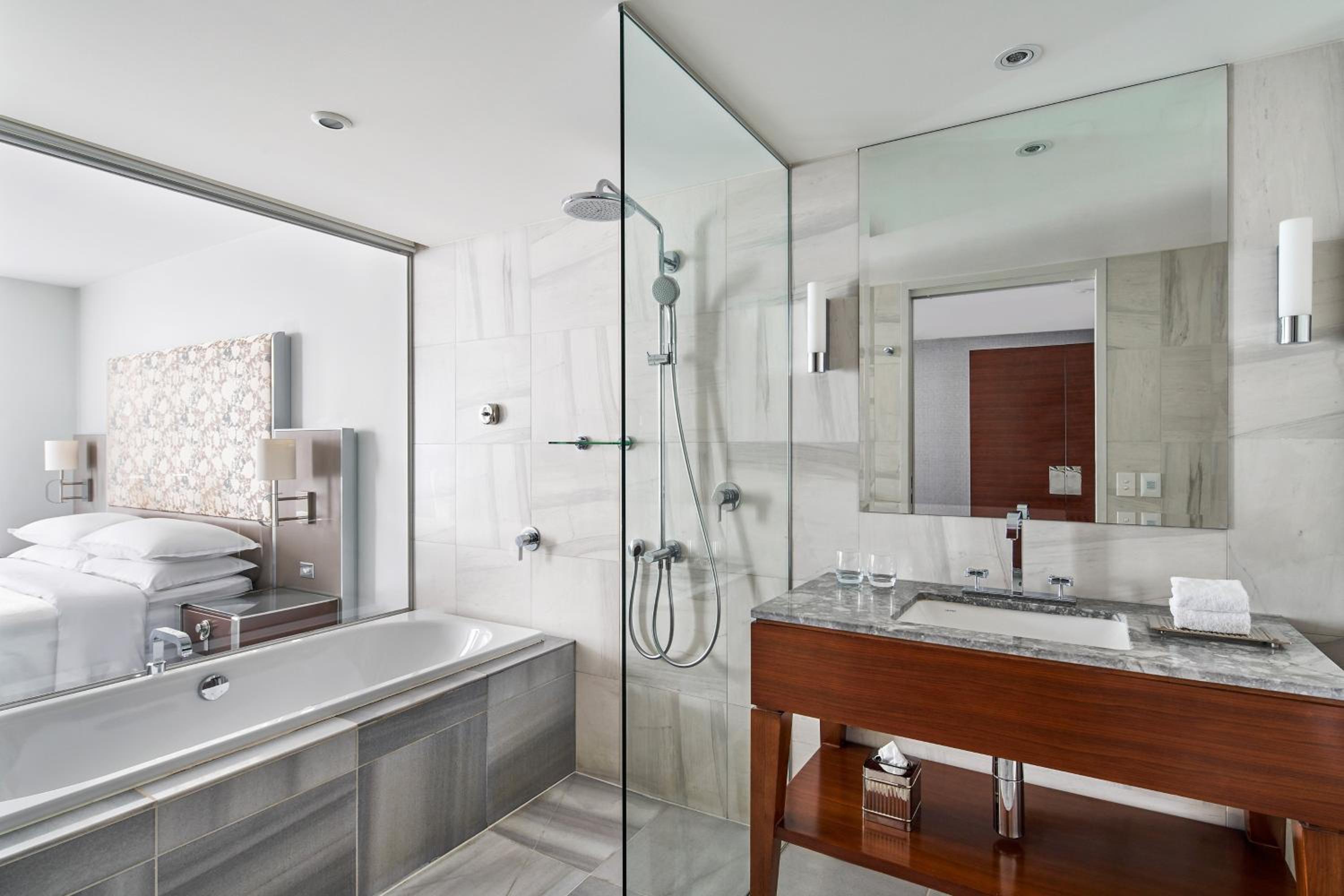 Executive One-Bedroom King Suite with Terrace and City View thumbnail 6