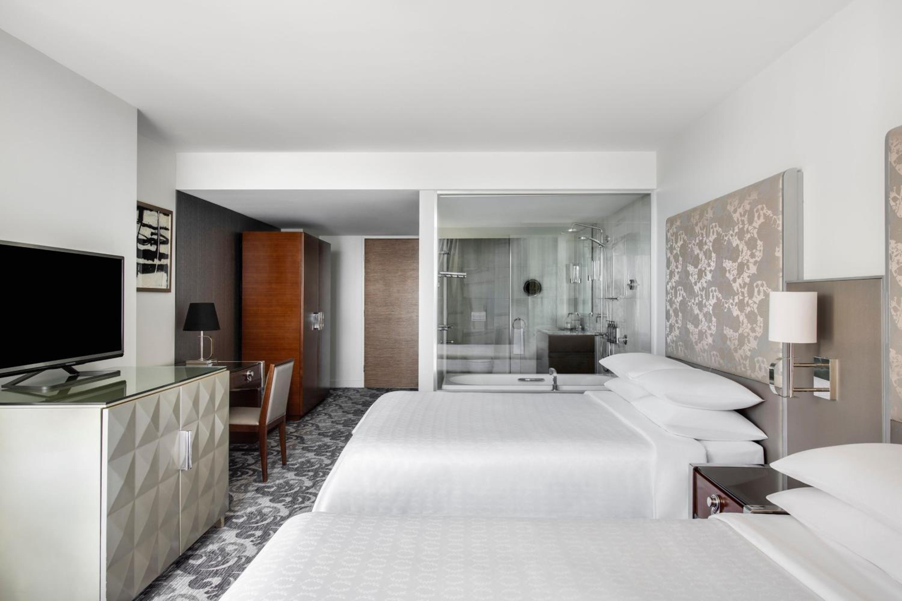 Grand Deluxe Larger Room with Two Double Beds and Garden View - Corner Room