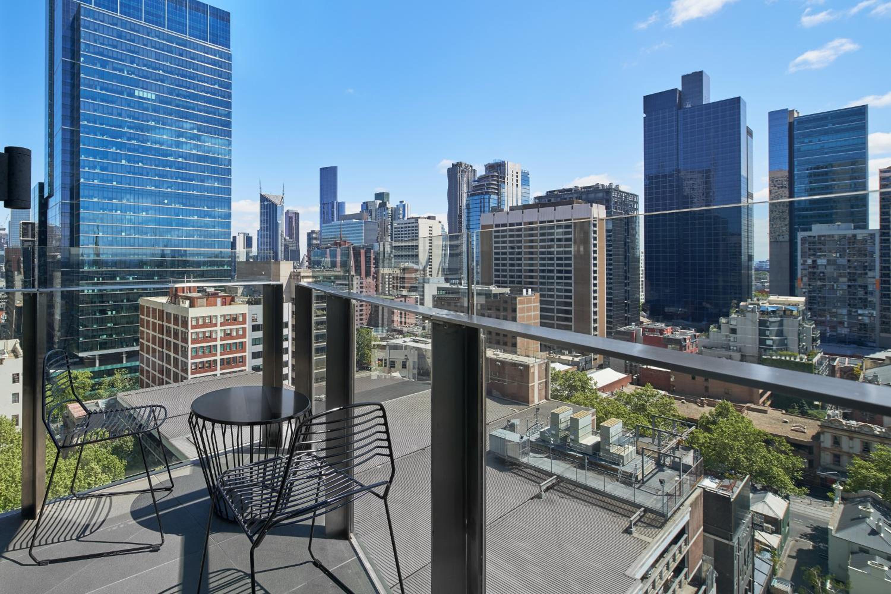 Larger Treasury One-Bedroom King Suite with Garden View thumbnail 5