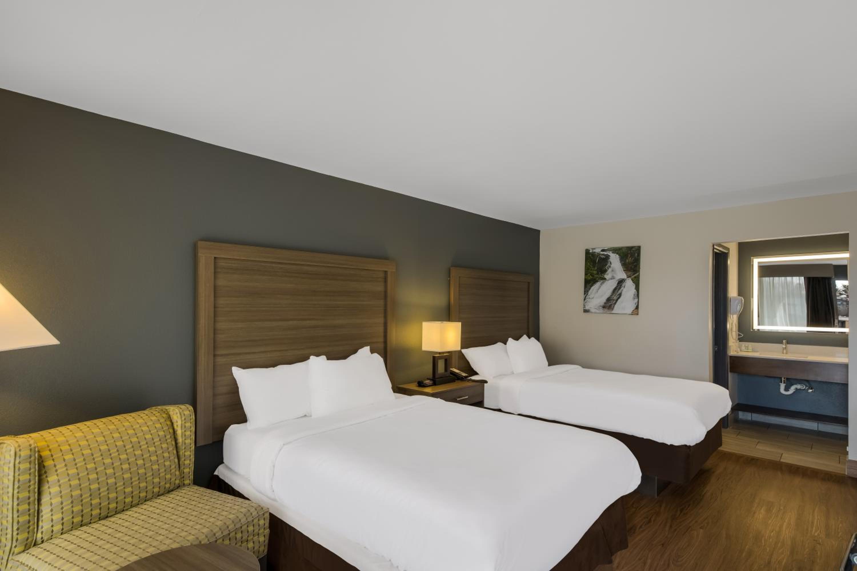 Standard Double Room with Two Double Beds - Non Smoking photo 3