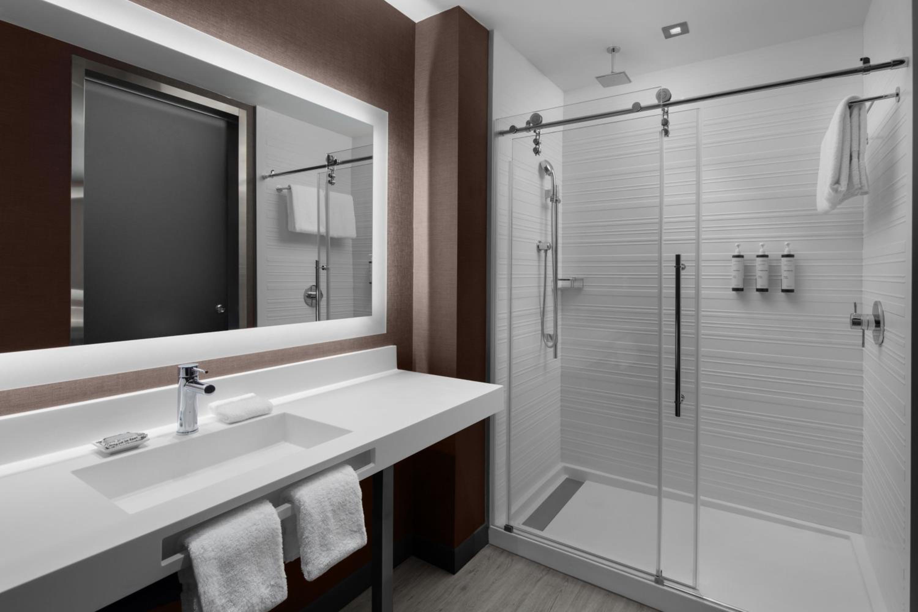 King Room with City View - Photo 5