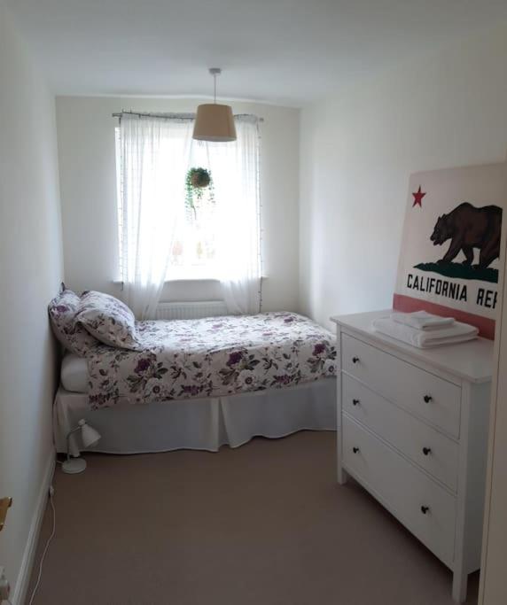 Five-Bedroom House photo 1