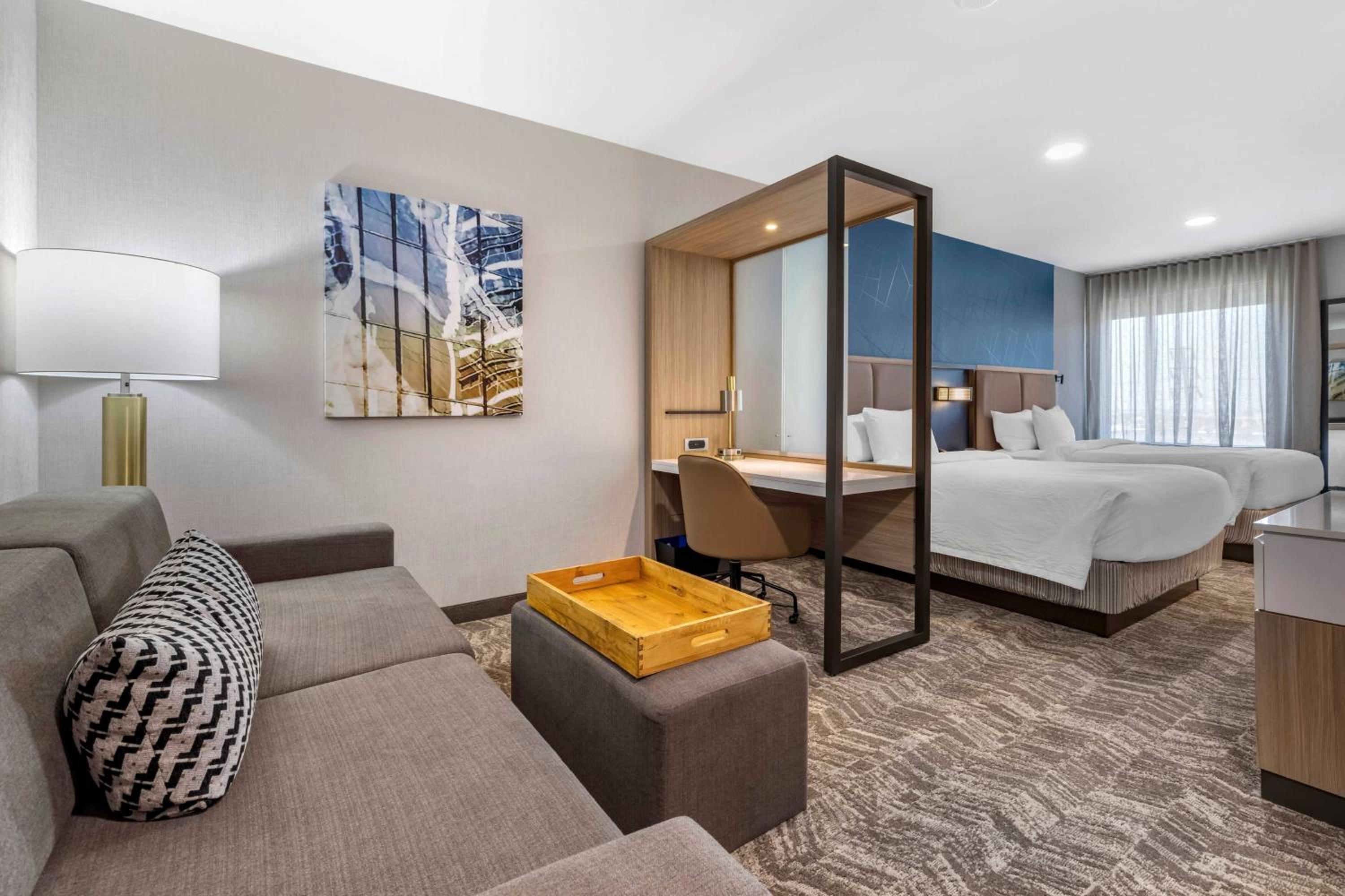 Queen Suite with Roll-In Shower - Mobility Accessible