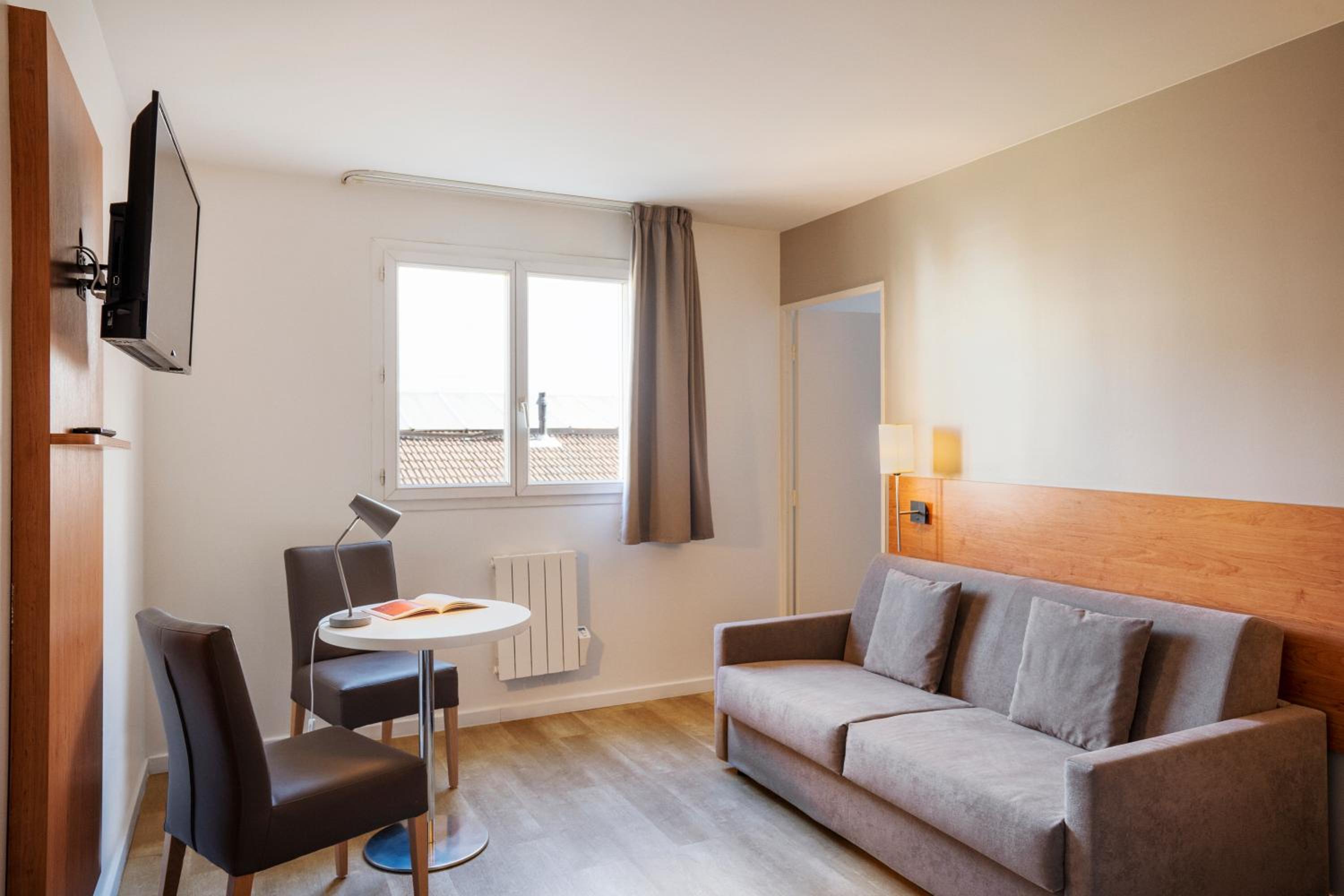 One-Bedroom Apartment (4 Adults) - Photo 4