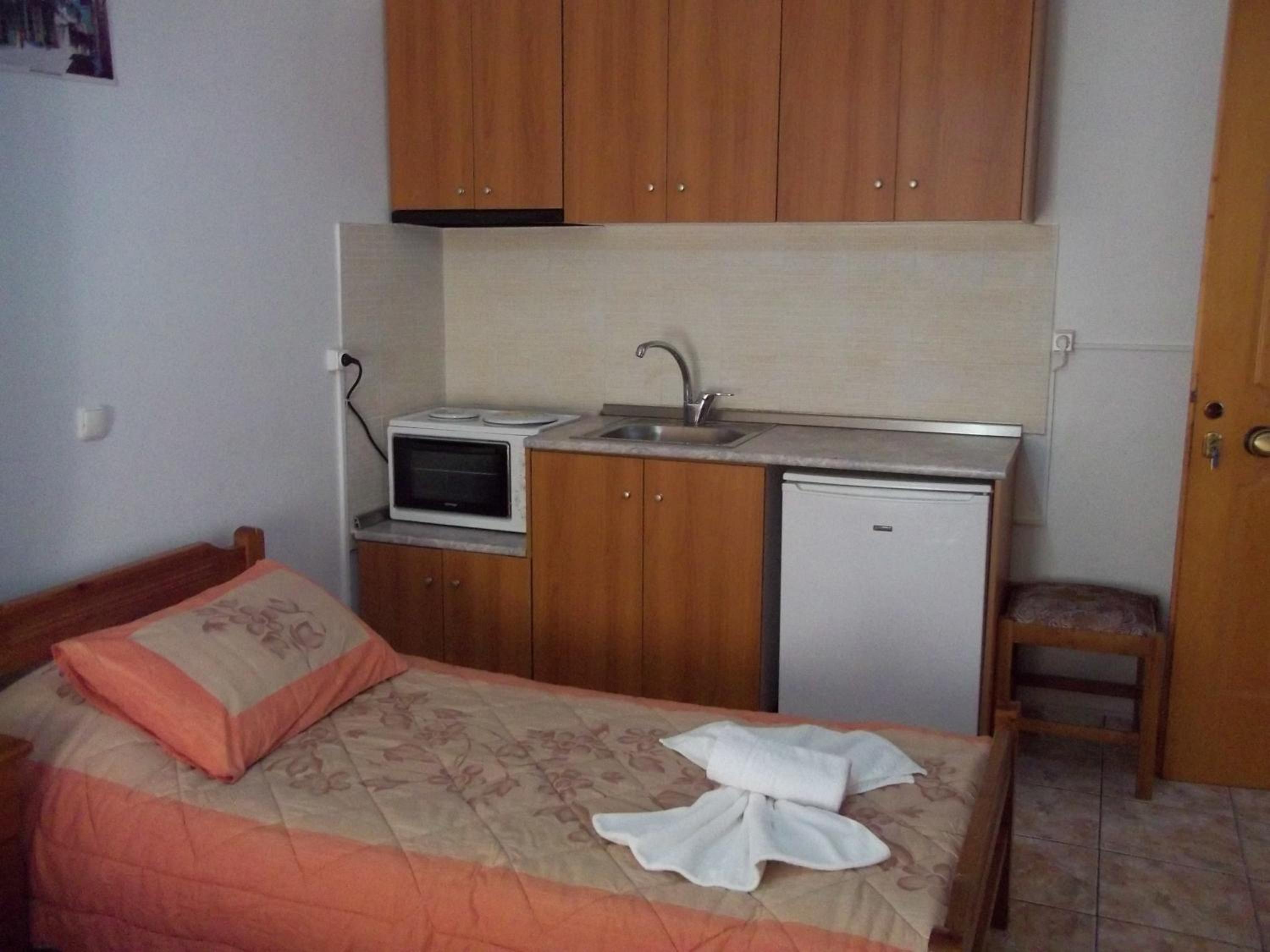 Studio with Balcony (3 Adults)  - Photo 7