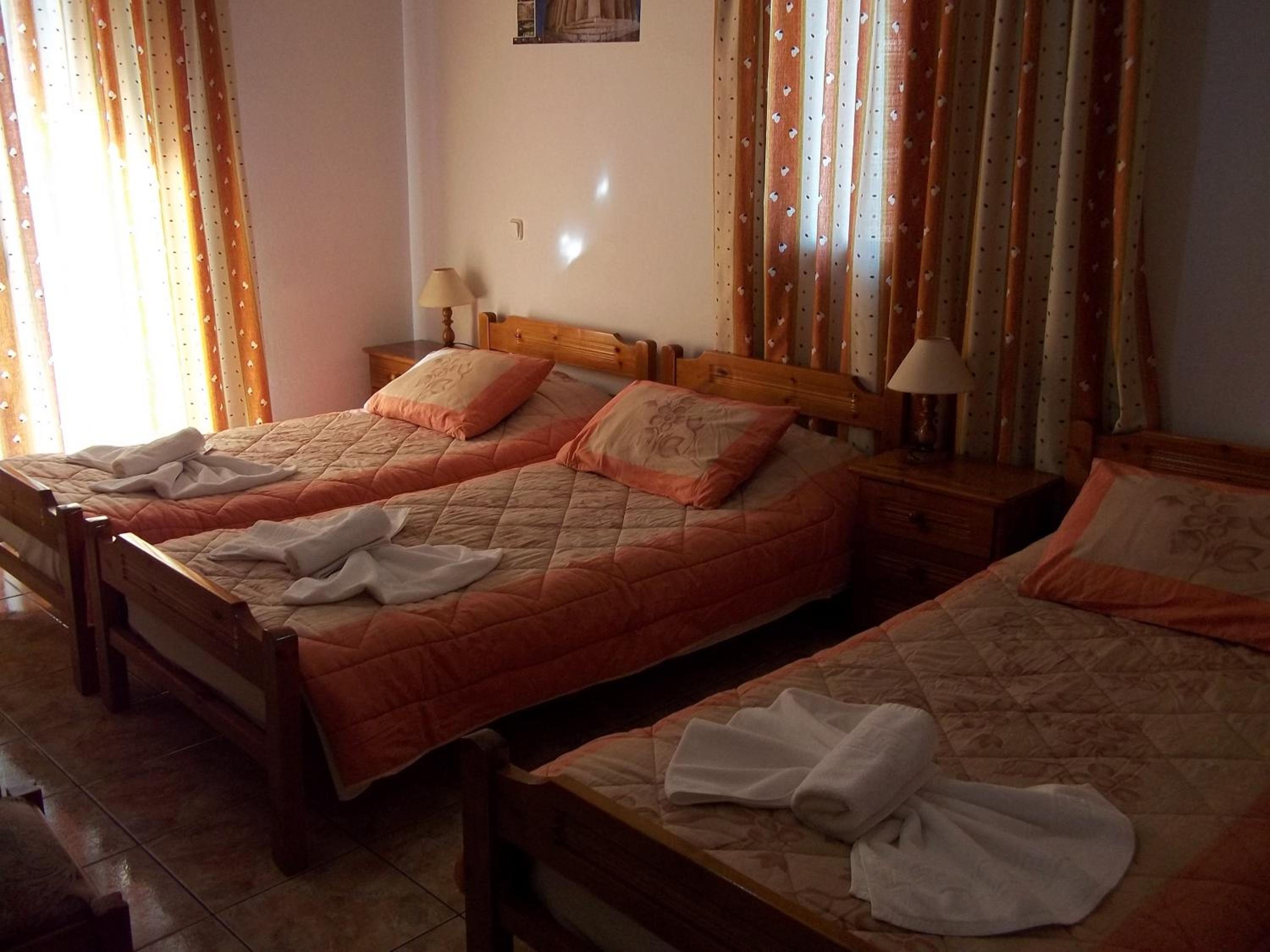 Studio with Balcony (3 Adults)  - Photo 5