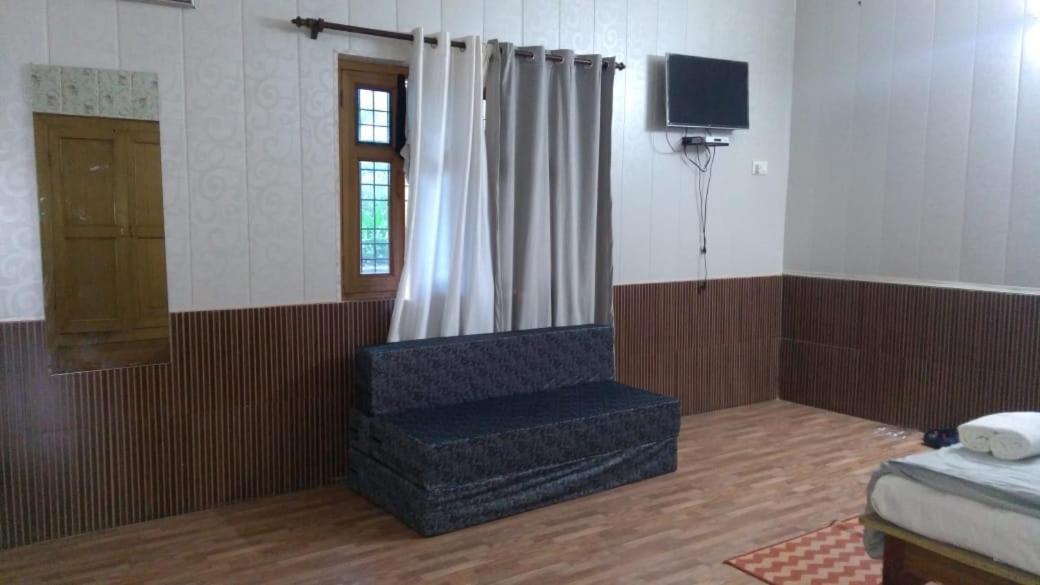 Deluxe Family Room photo 2