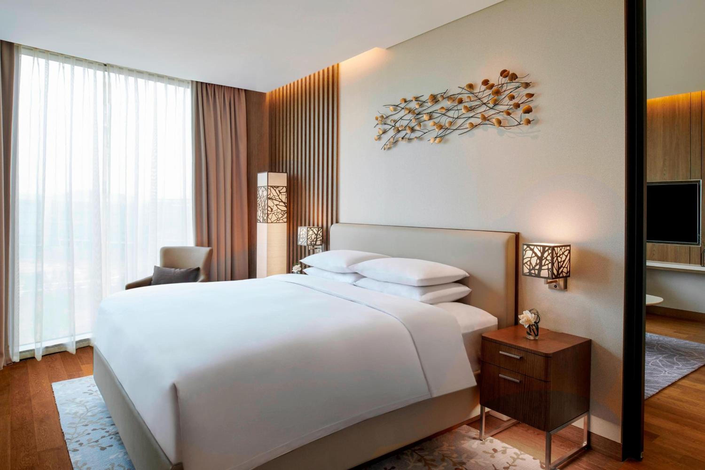 Courtyard Suite, 1 Bedroom Suite, 1 King, Botanic Park view photo 2
