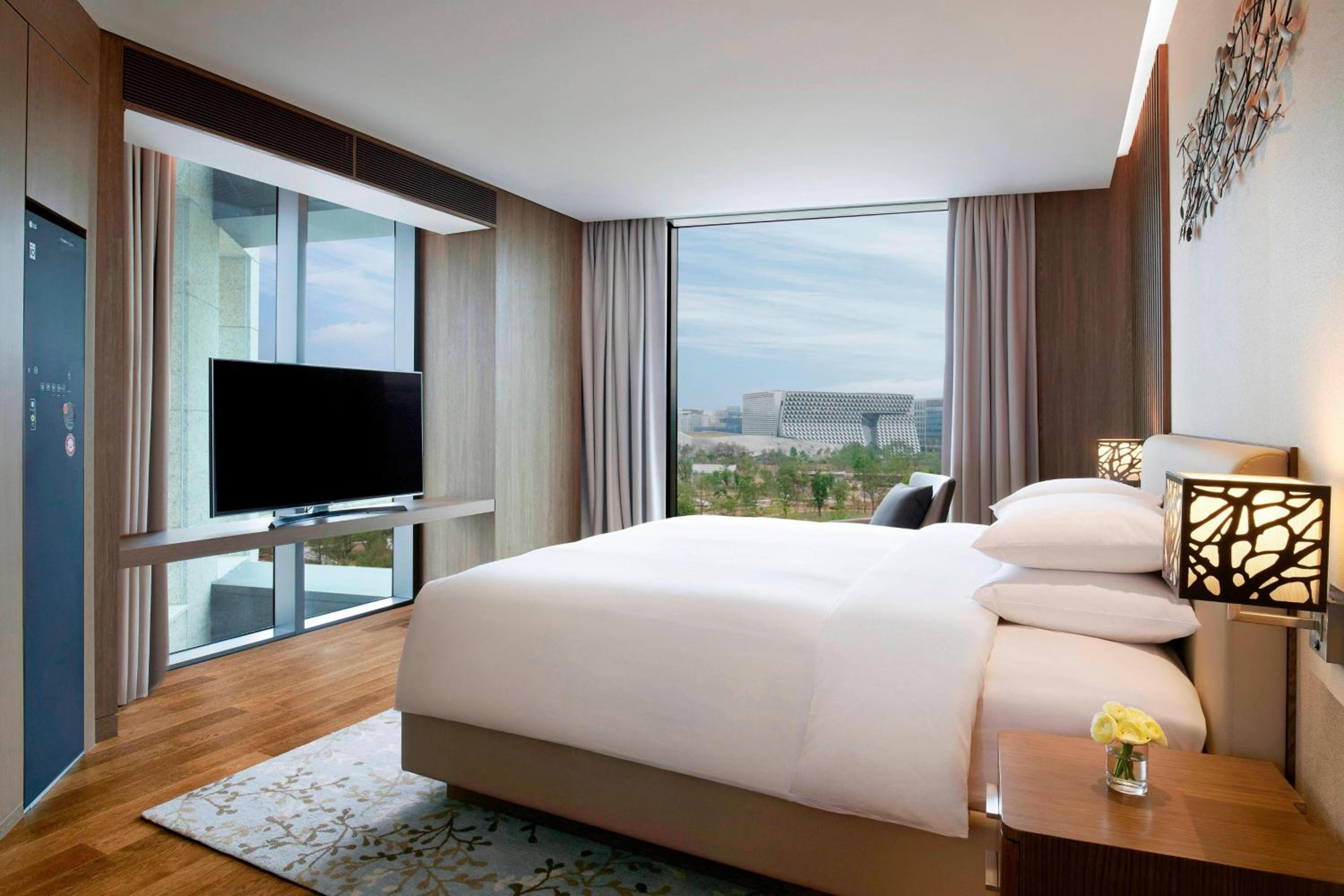 Park Suite, 1 Bedroom Suite, 1 King, Botanic Park view photo 2