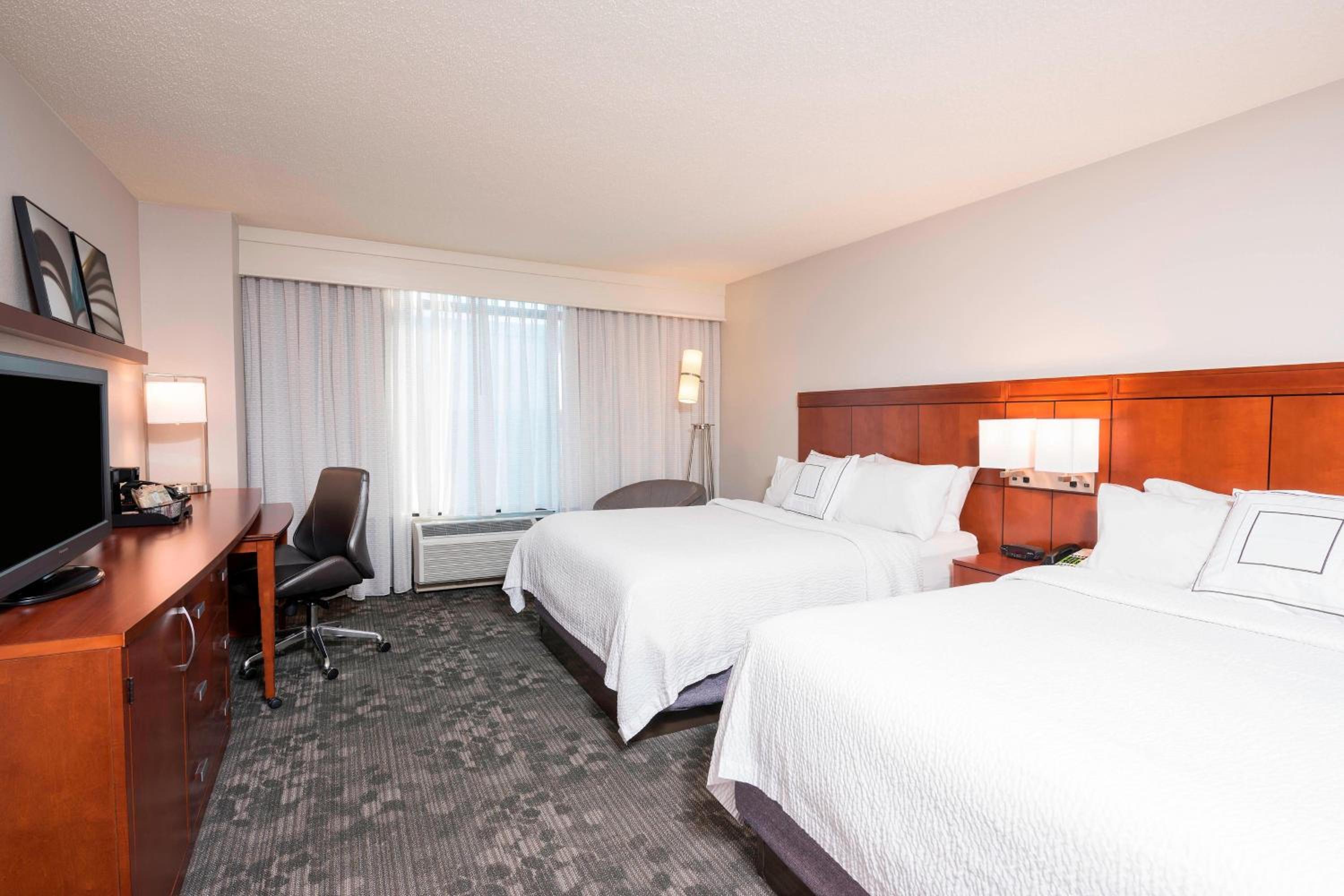 Queen Room with Two Queen Beds - Photo 1