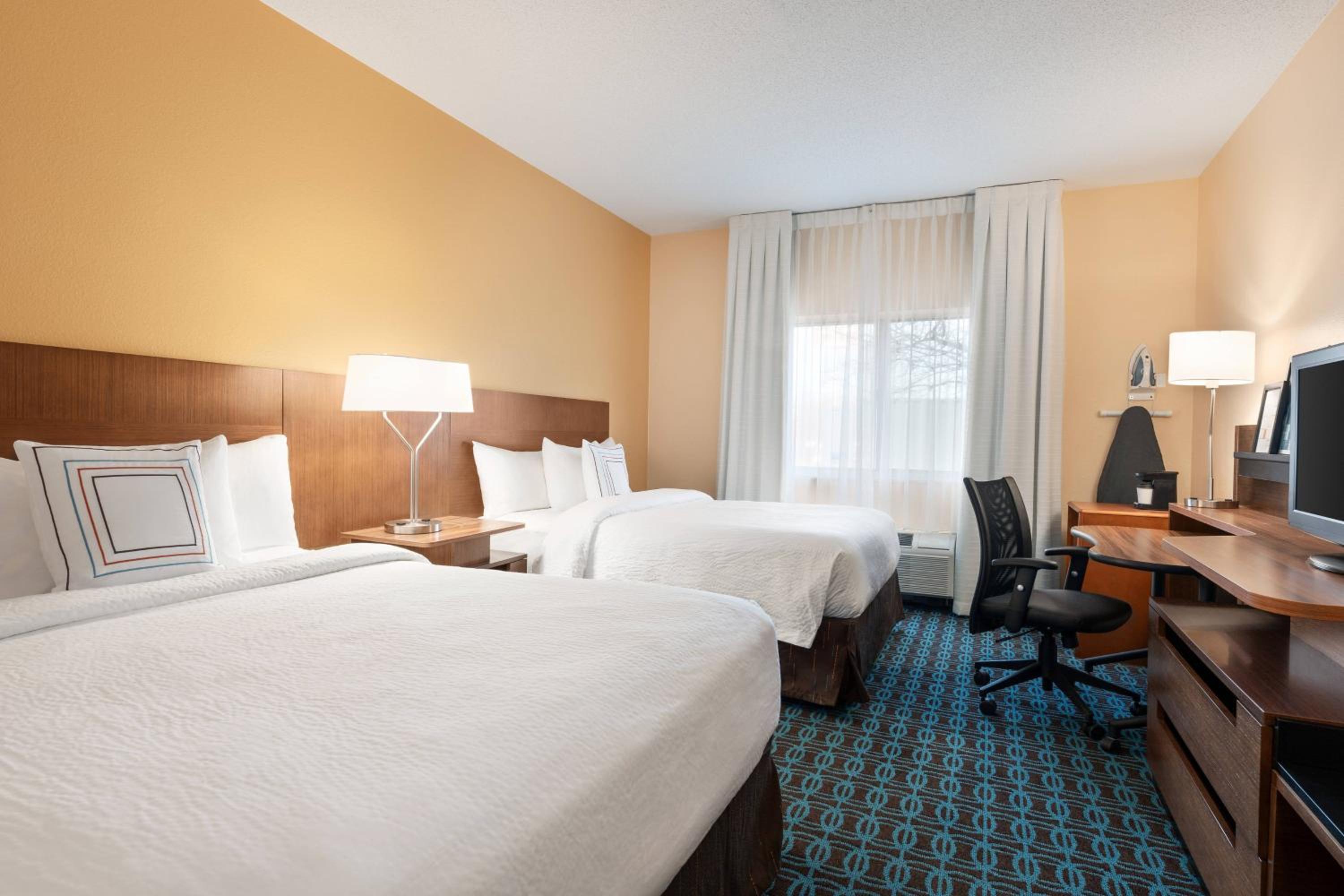 Queen Room with Two Queen Beds - Non-Smoking - Photo 1