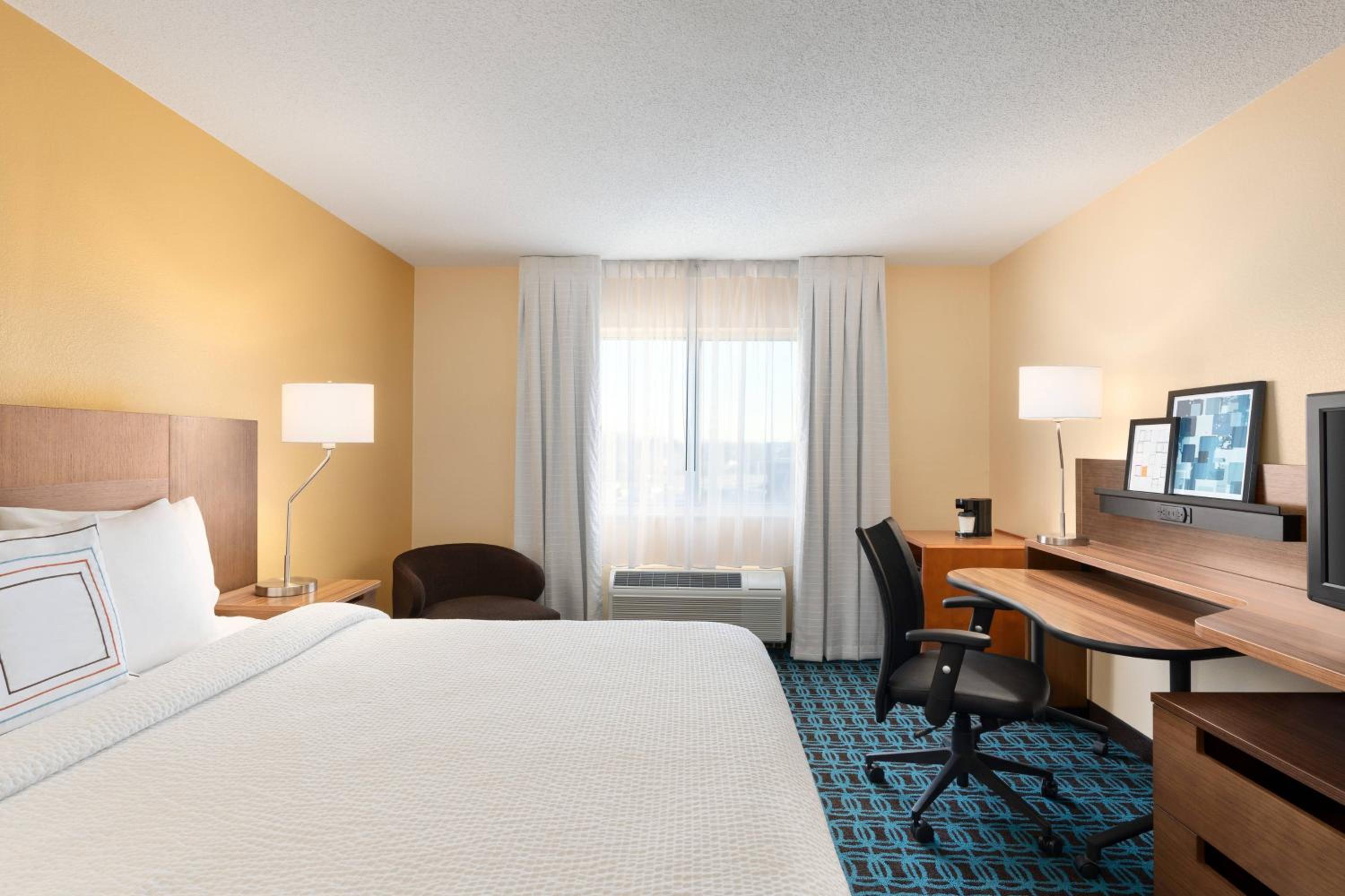 King Room - Non-Smoking - Photo 1
