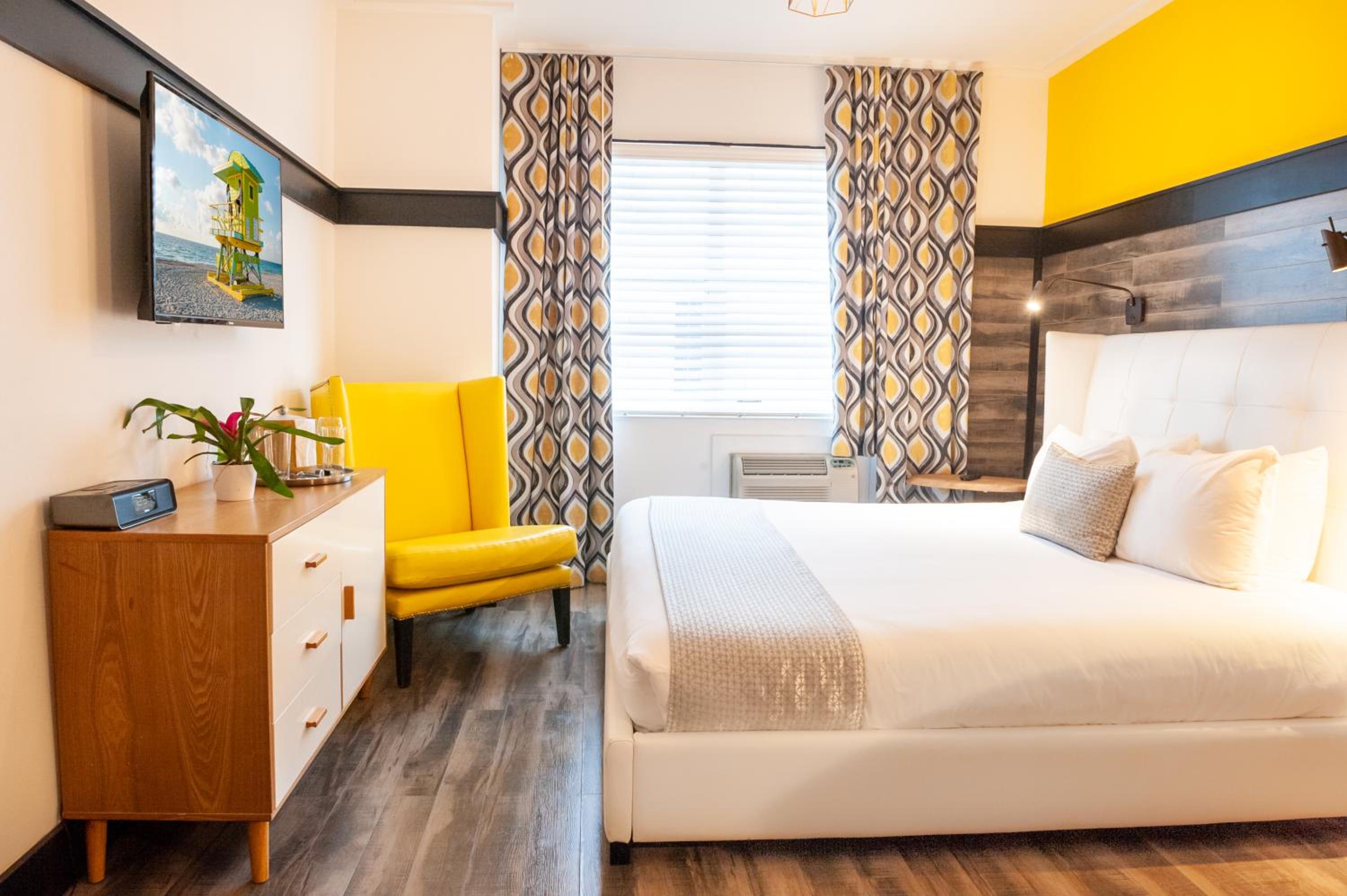 King Bedroom - Photo 37