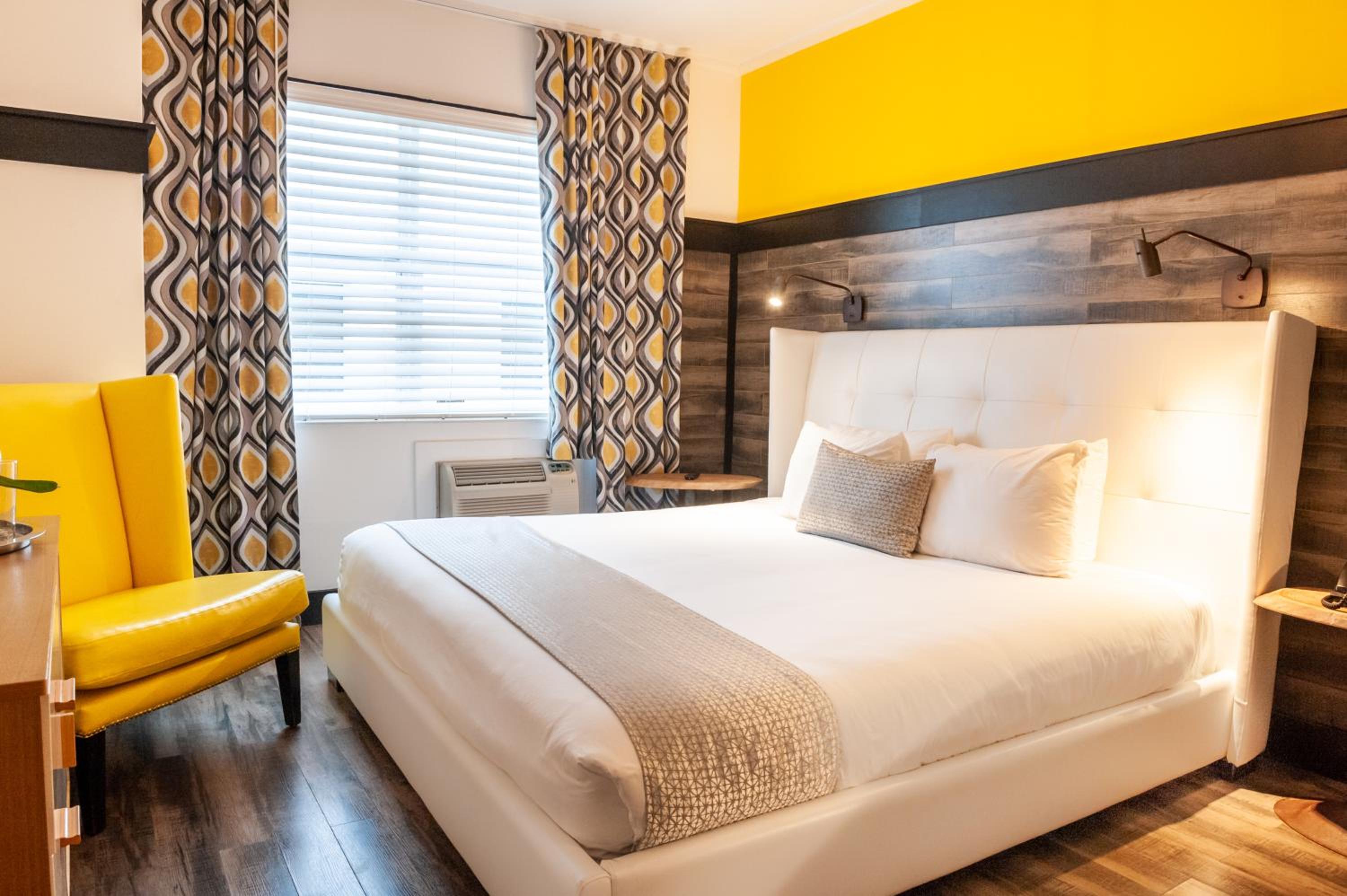 King Bedroom - Photo 36