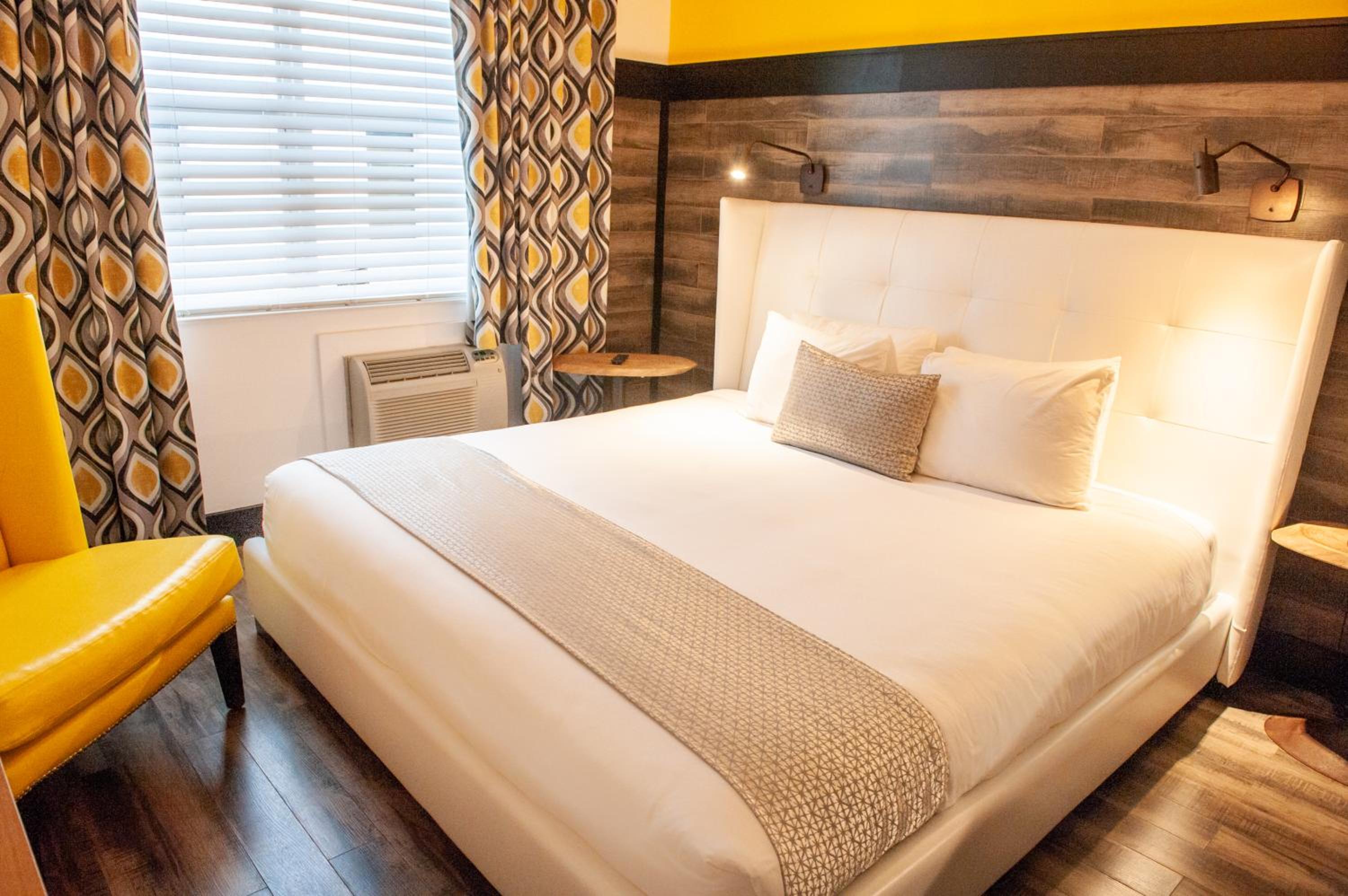 King Bedroom - Photo 32