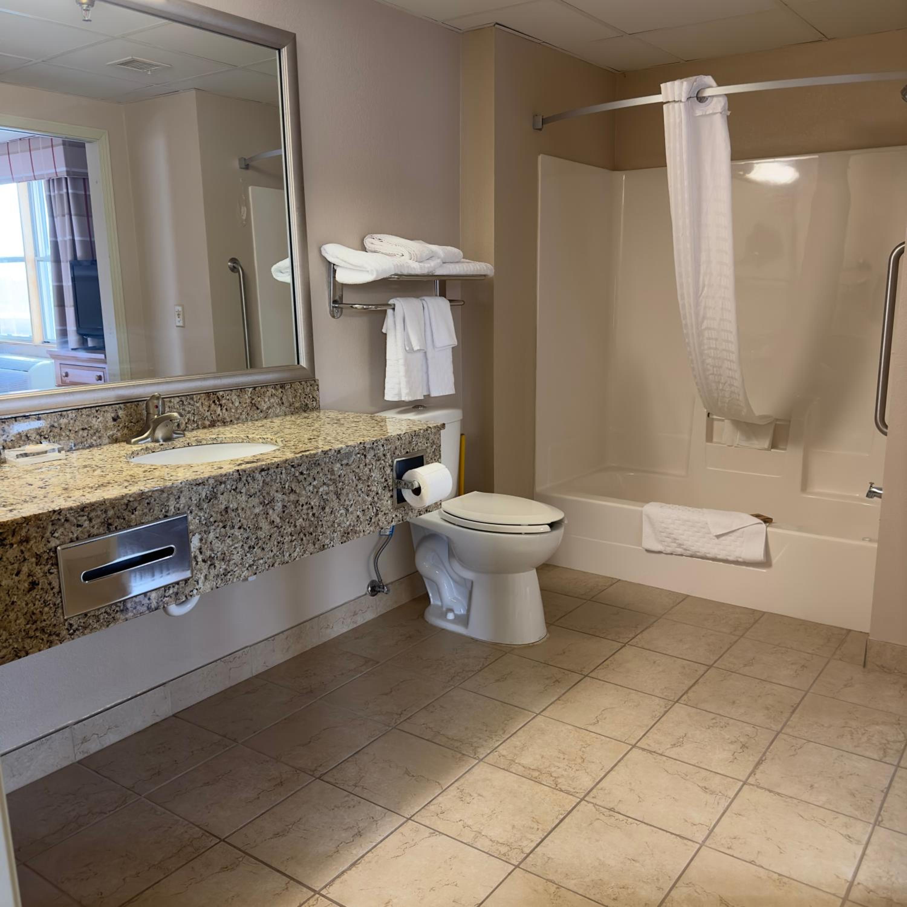 King Suite with Living room - Disability Access/Non Smoking photo 2