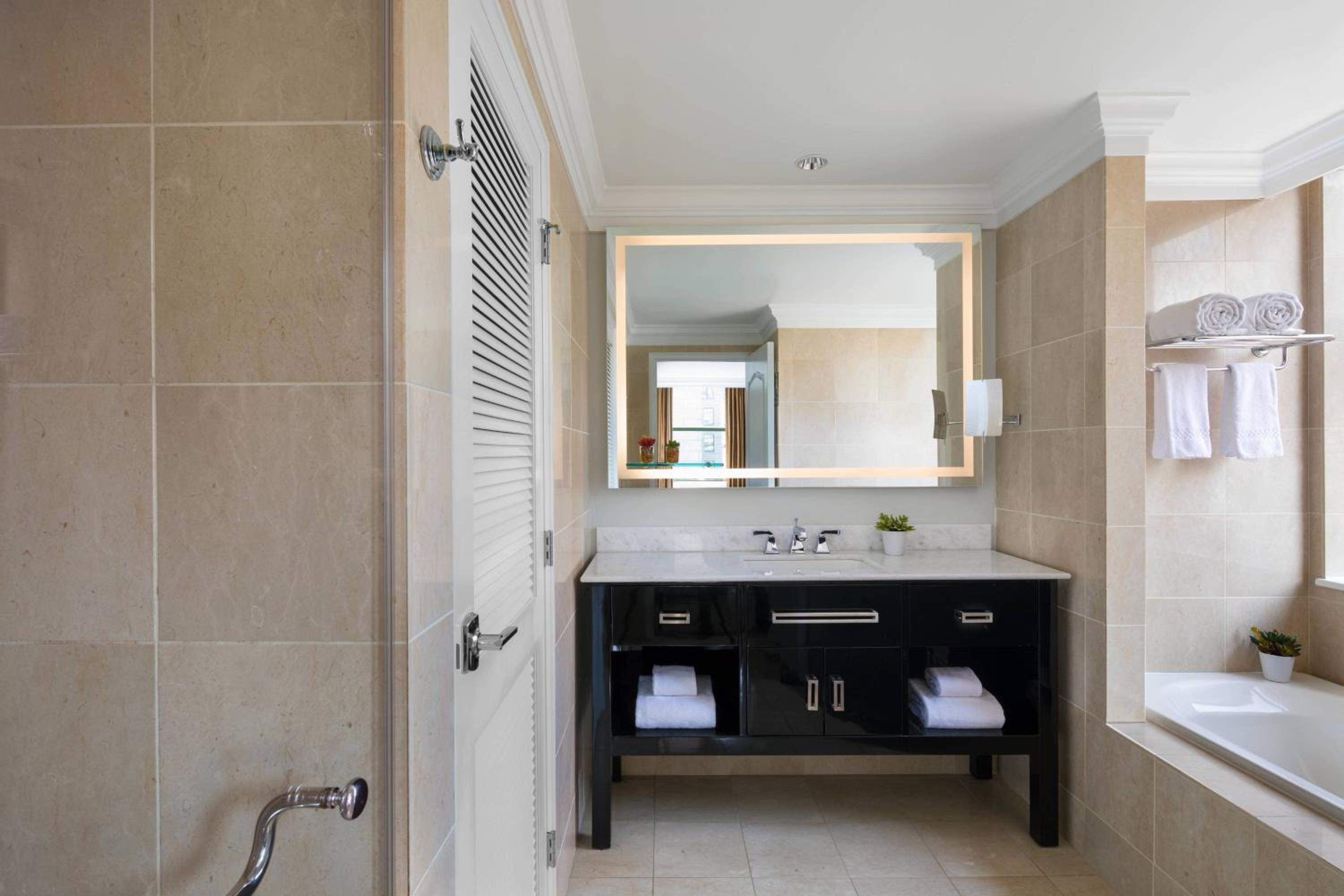 Superior Double, Larger Guest Room, 2 Double - Photo 2