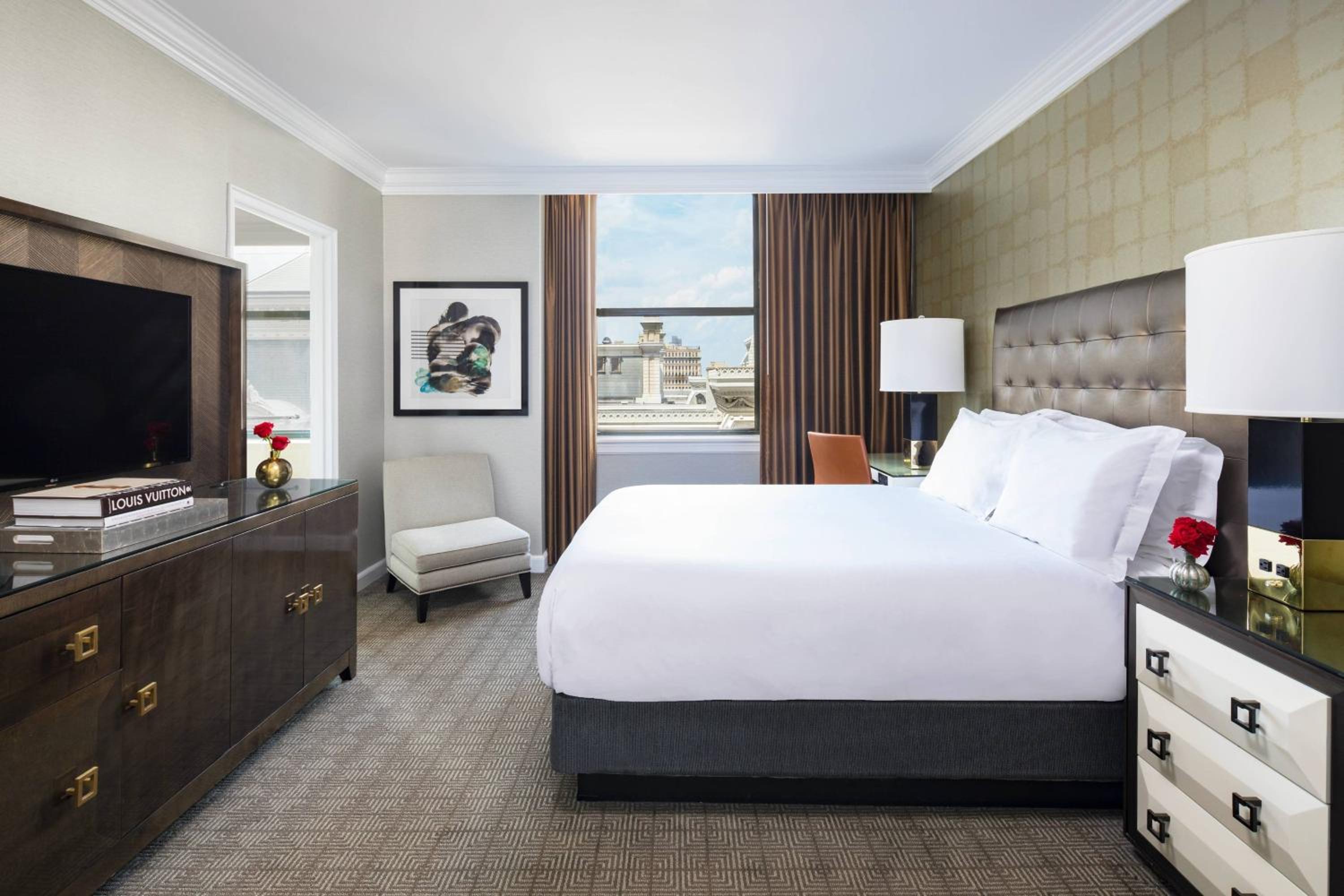 Smaller Guest room, 1 Queen - Photo 1