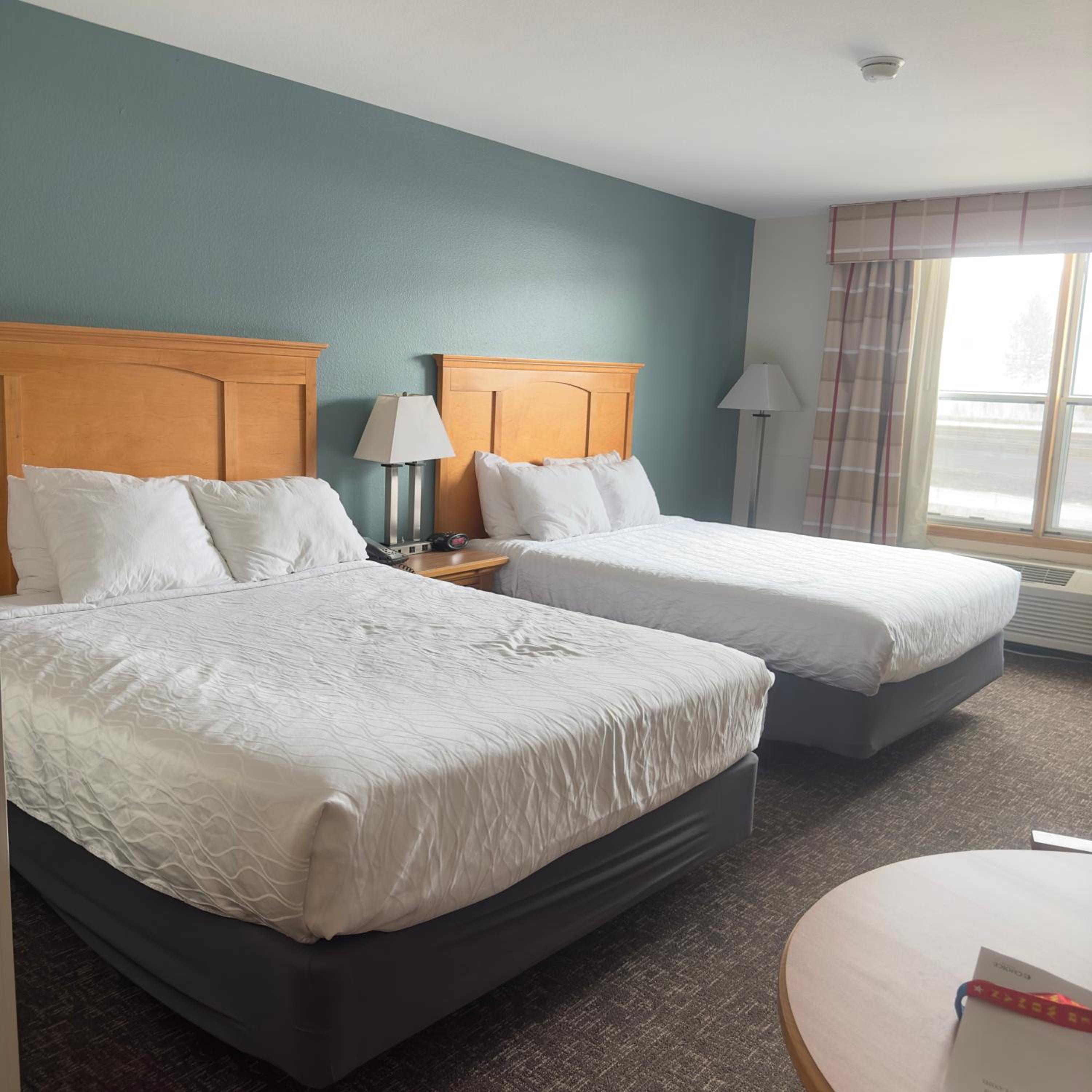 Queen Room with Two Queen Beds photo 2
