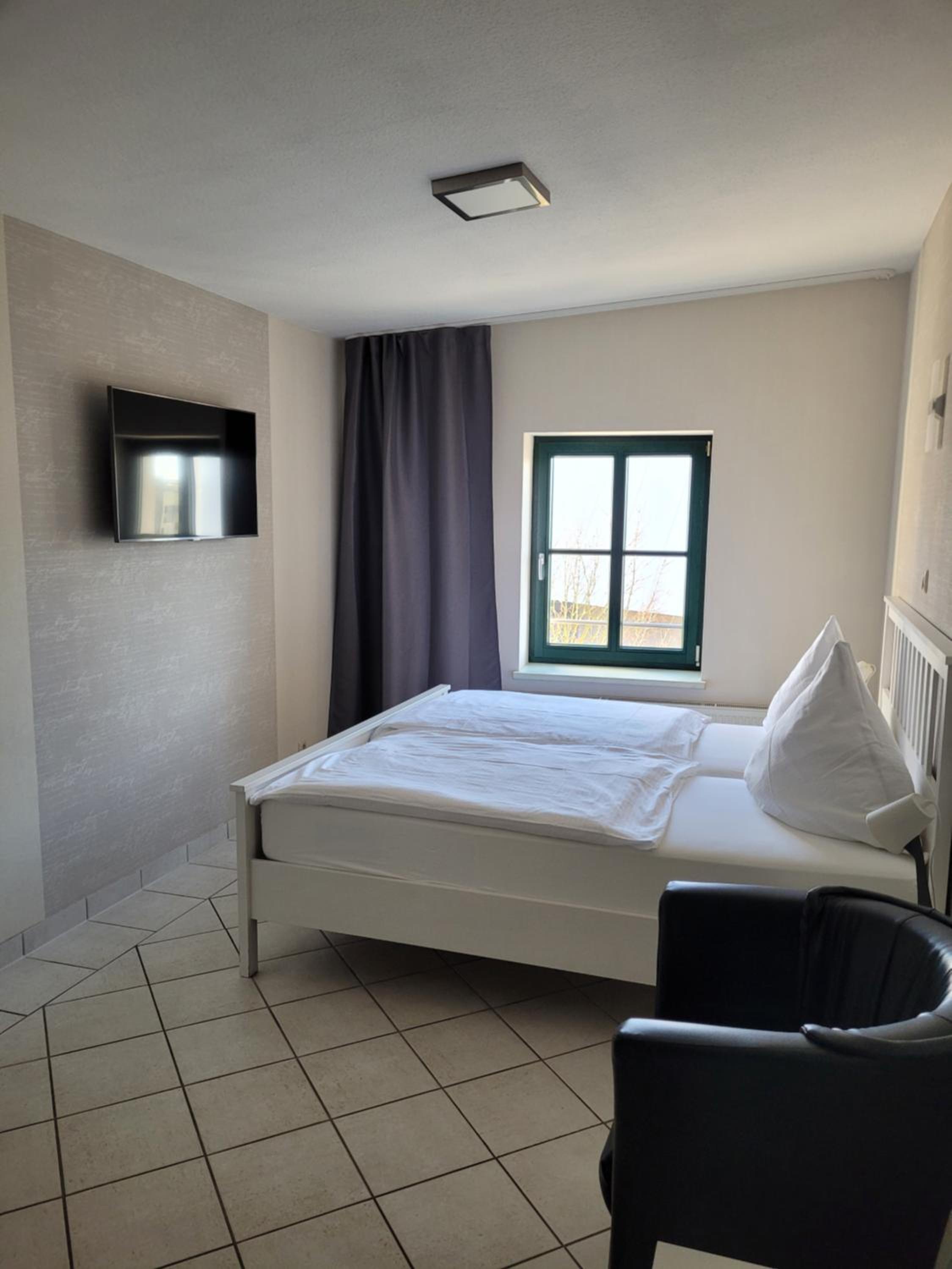 Double or Twin Room - Photo 10