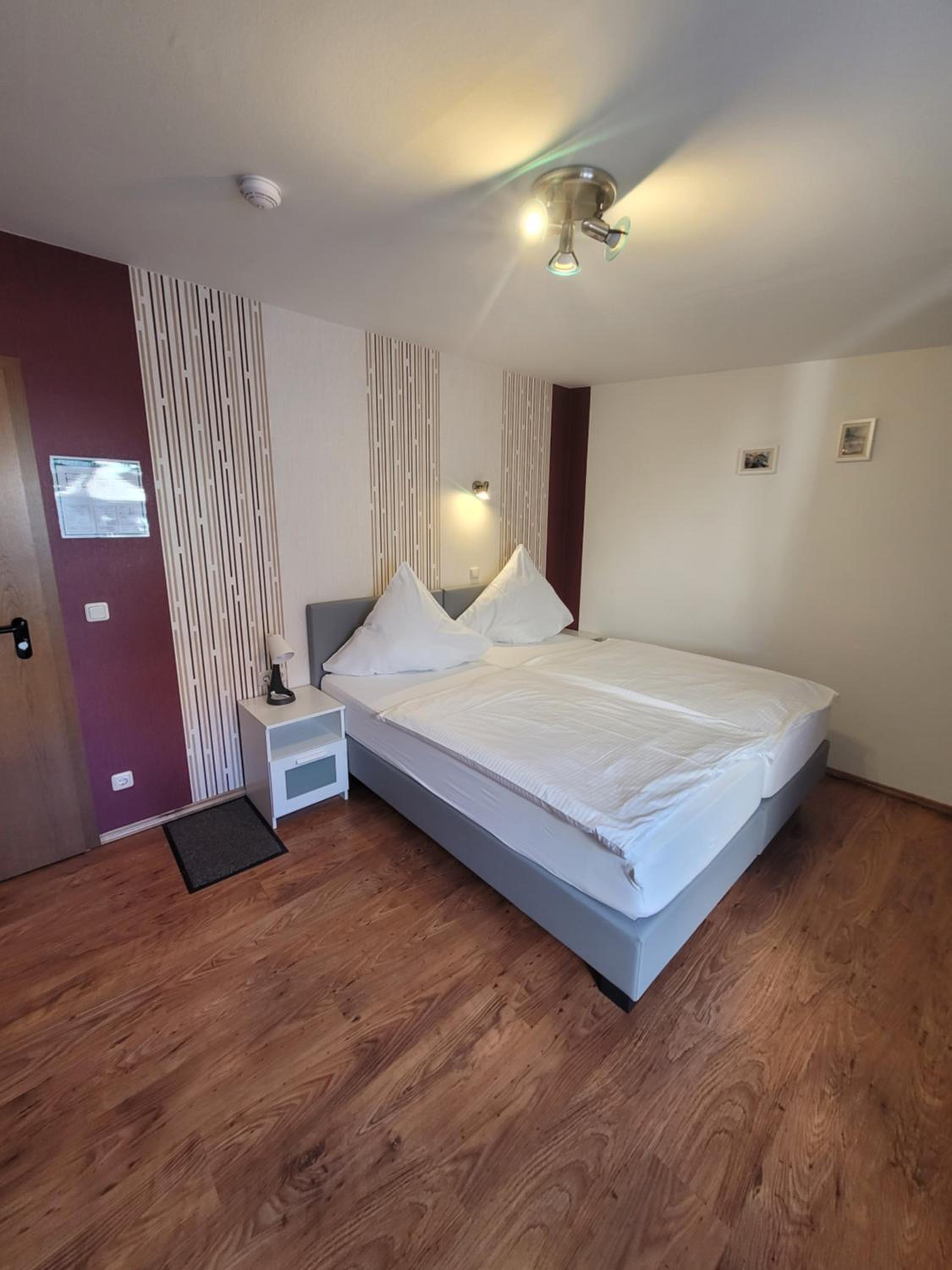 Double or Twin Room - Photo 9