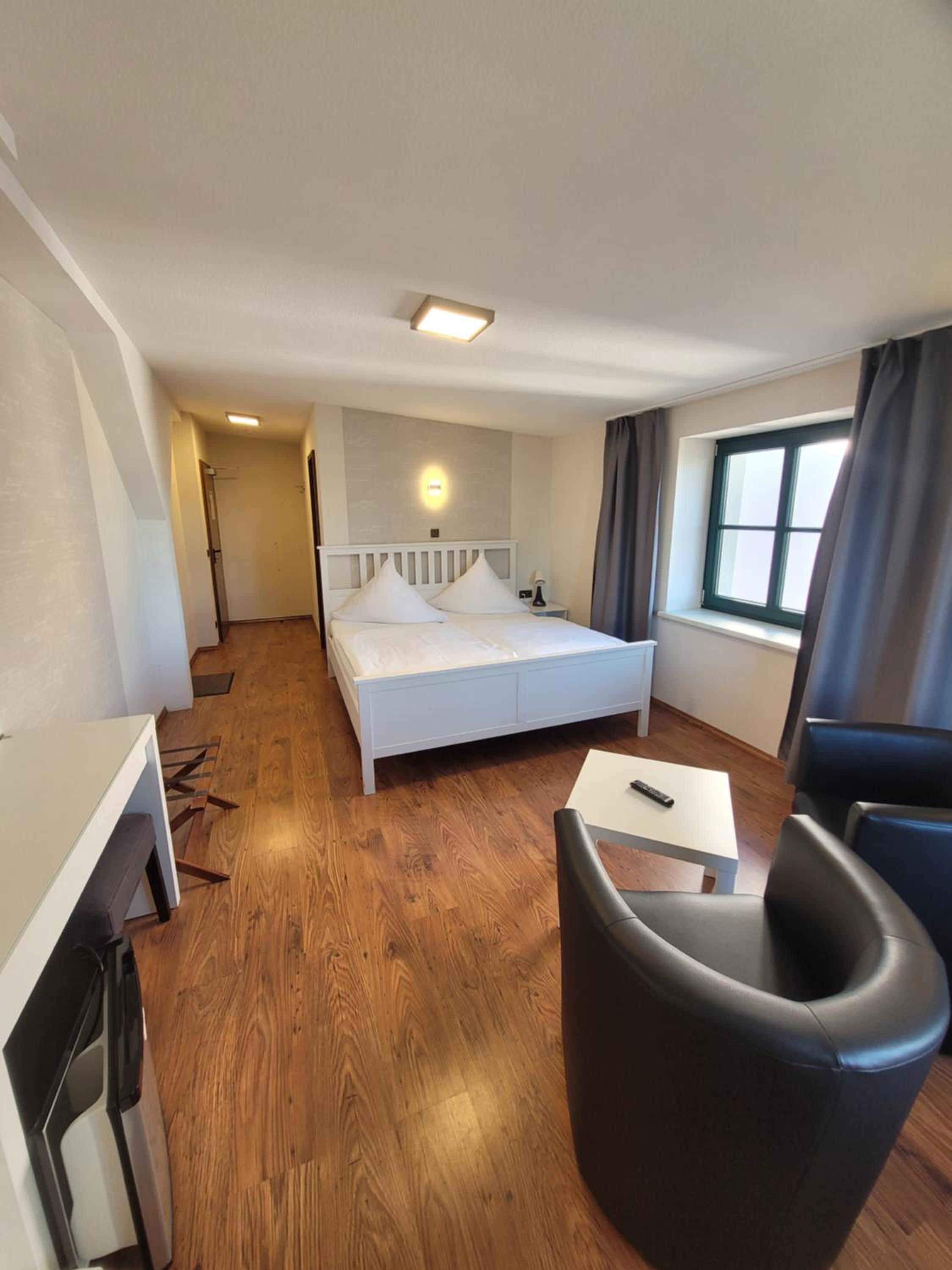 Double or Twin Room - Photo 8