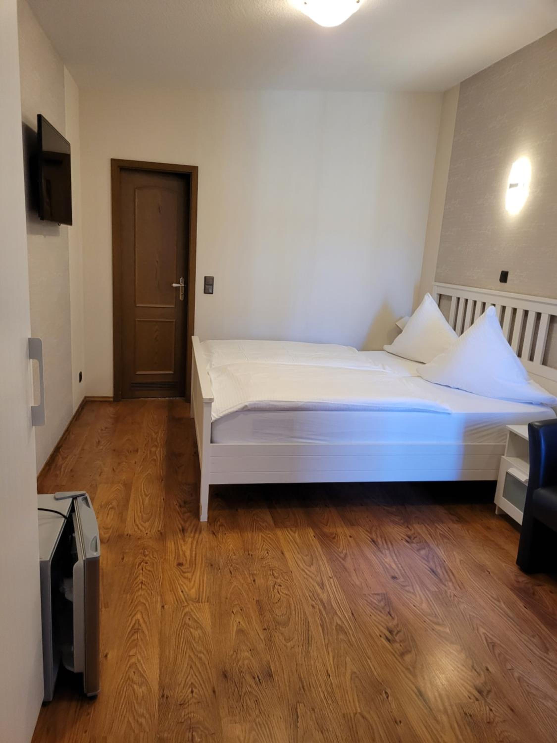 Double or Twin Room - Photo 19