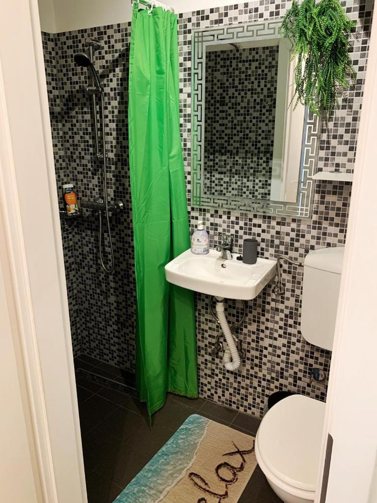 One-Bedroom Apartment - Photo 6