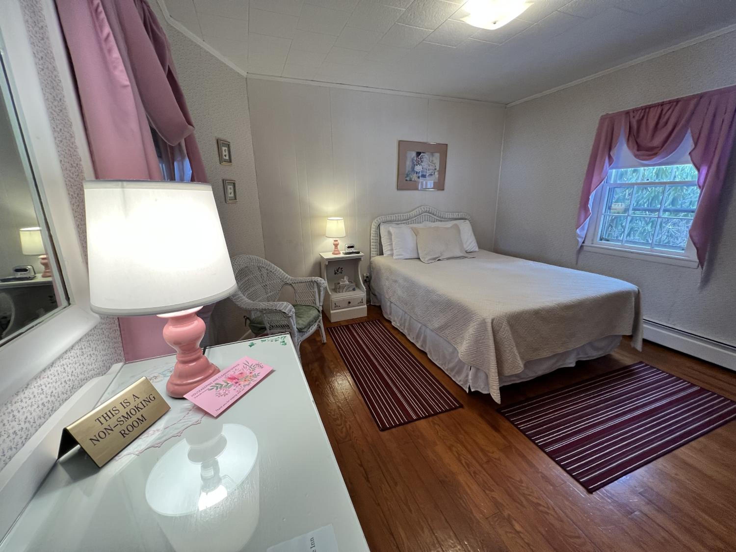 Queen Room photo 1