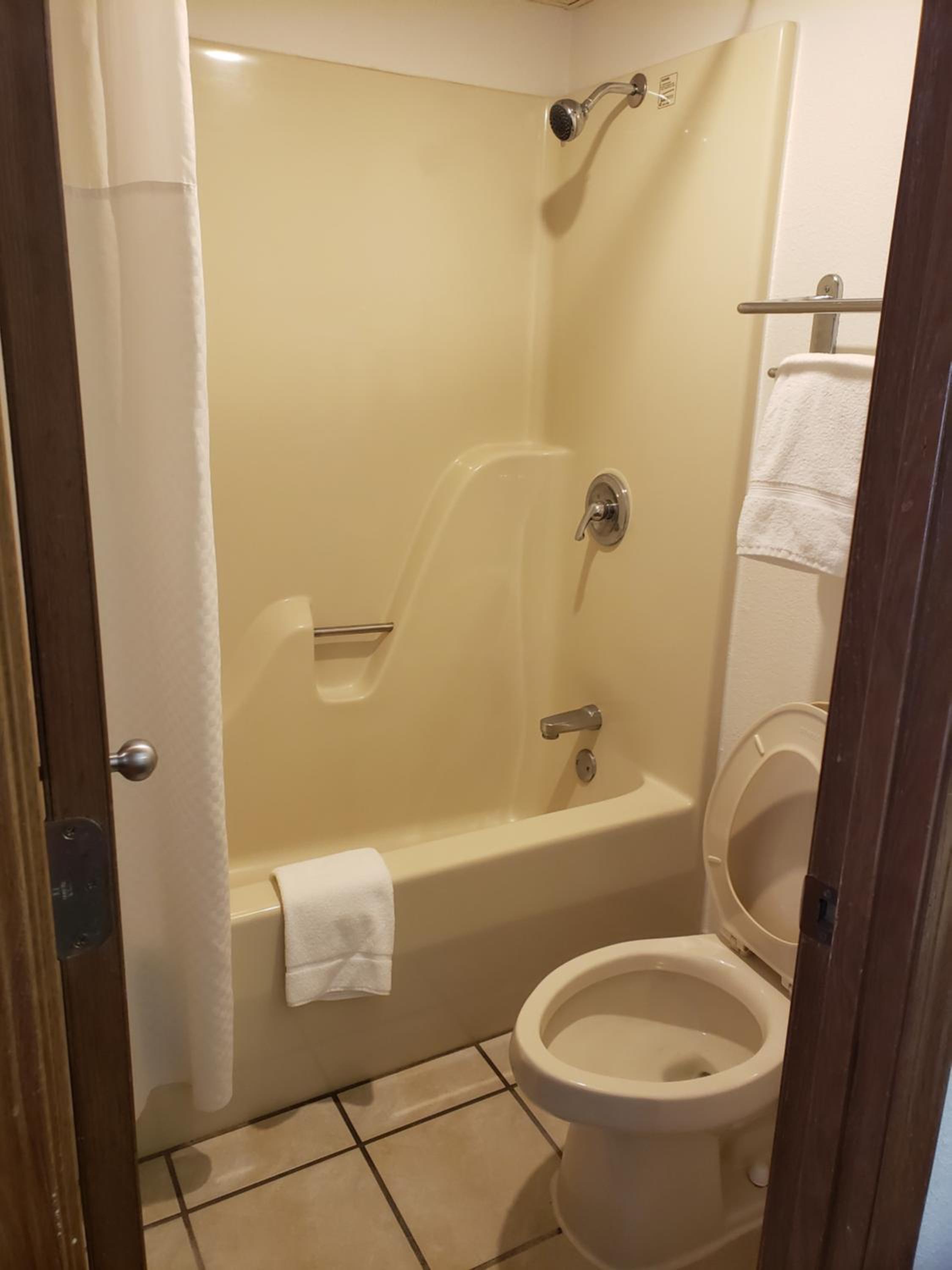 King Room - Non-Smoking - Photo 2