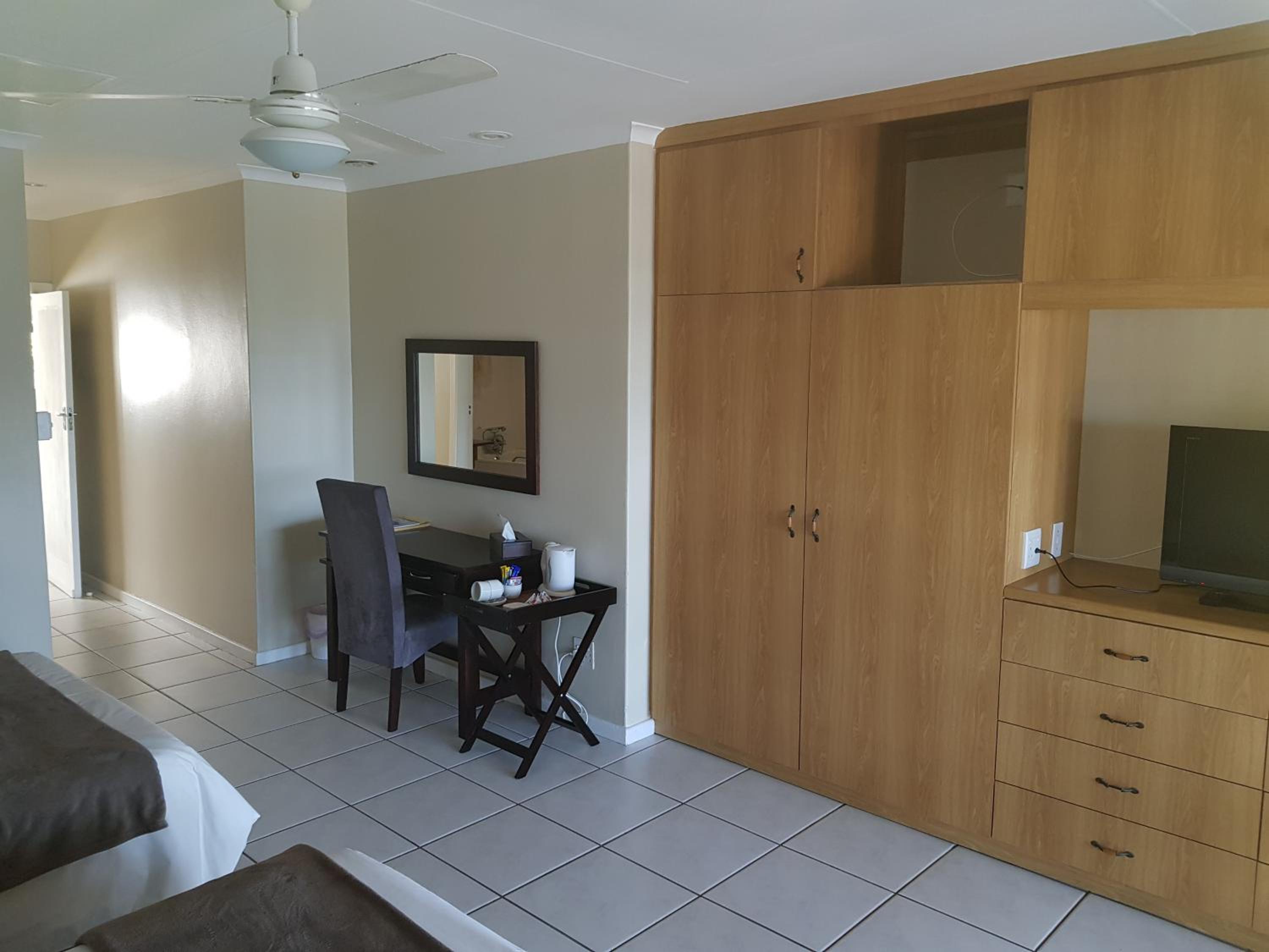 Family Room with Balcony photo 3