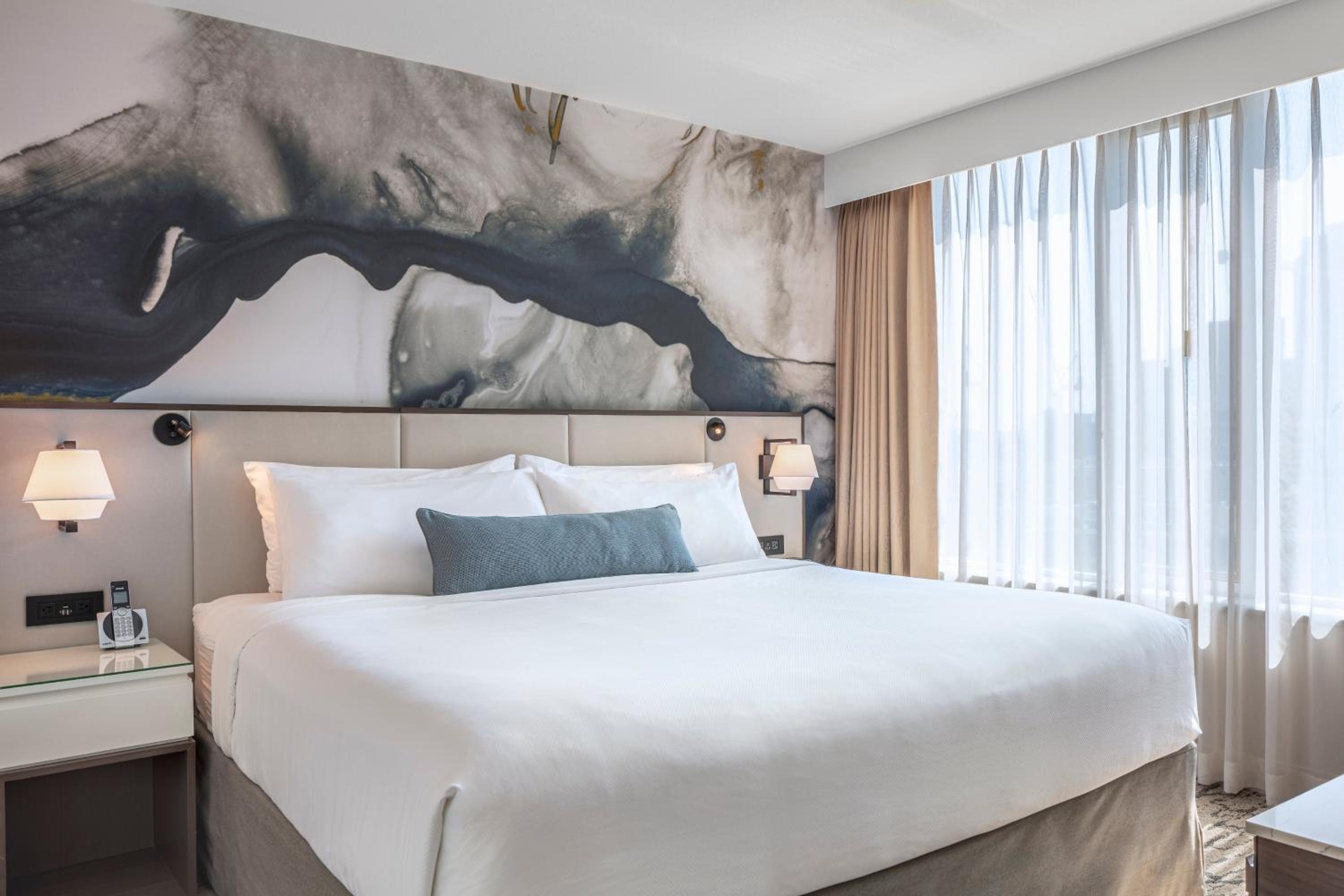 Deluxe Suite, Suite, 1 King, Sofa bed, City view, High floor