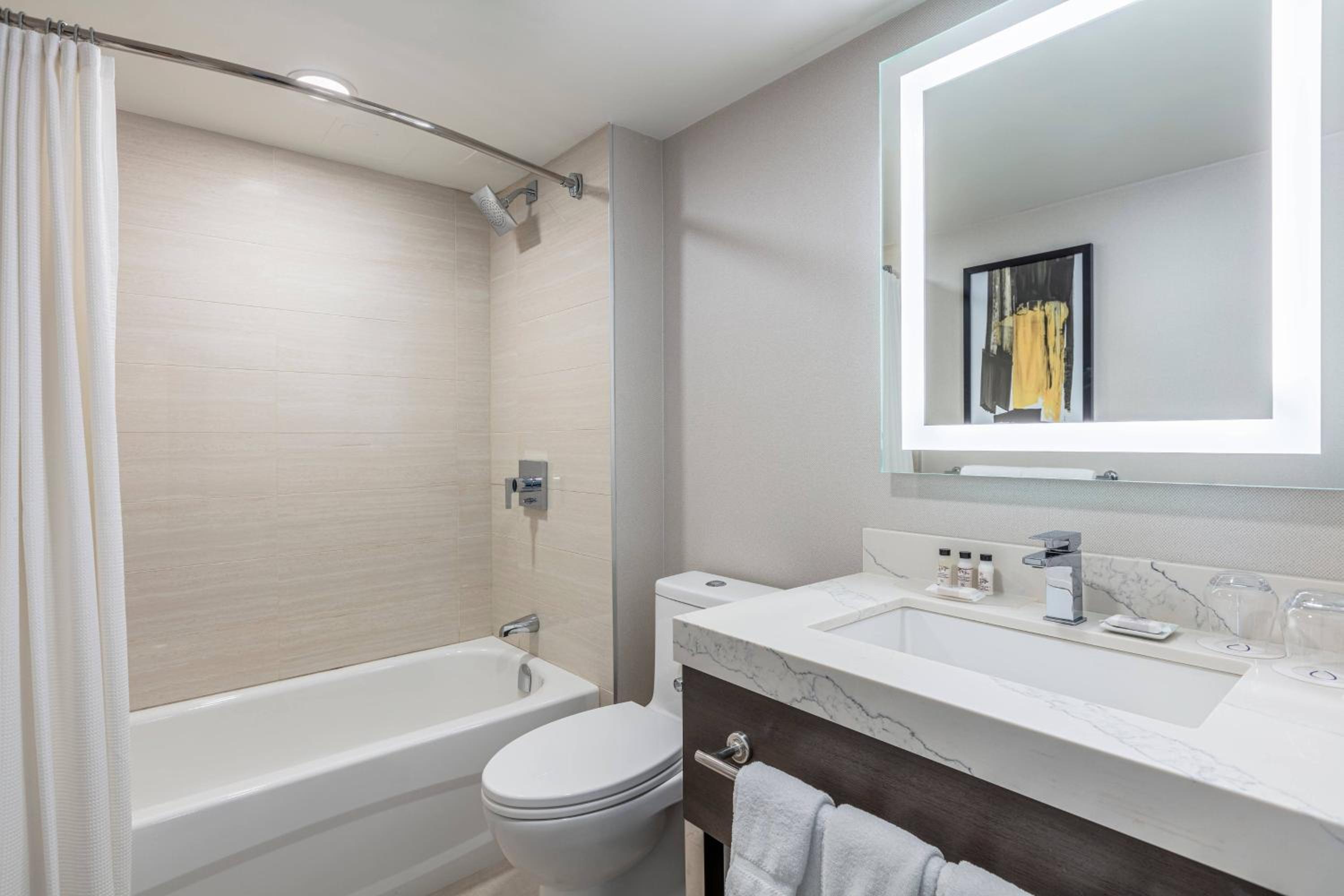 Suite, 2 Queen, Sofa bed