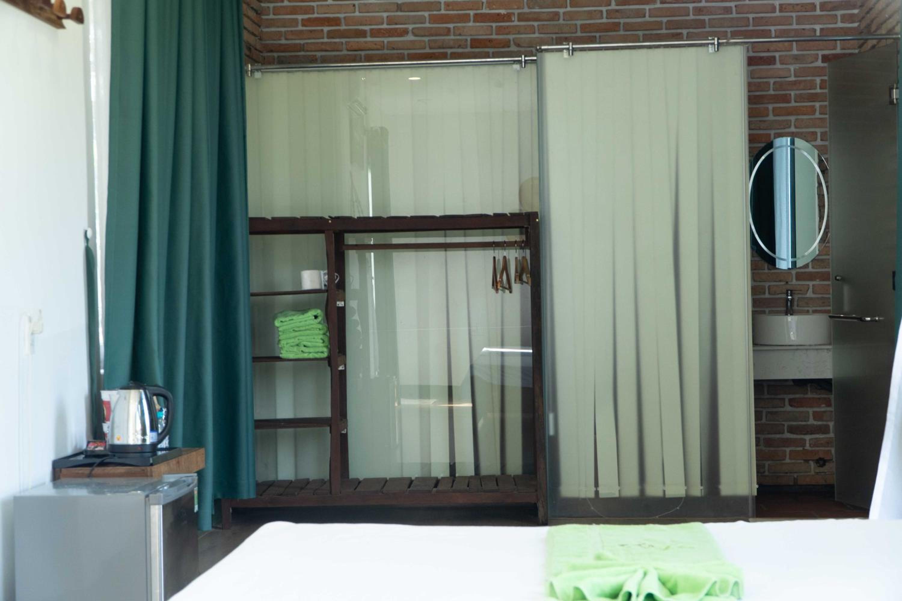 Quadruple Room with Garden View - Photo 4