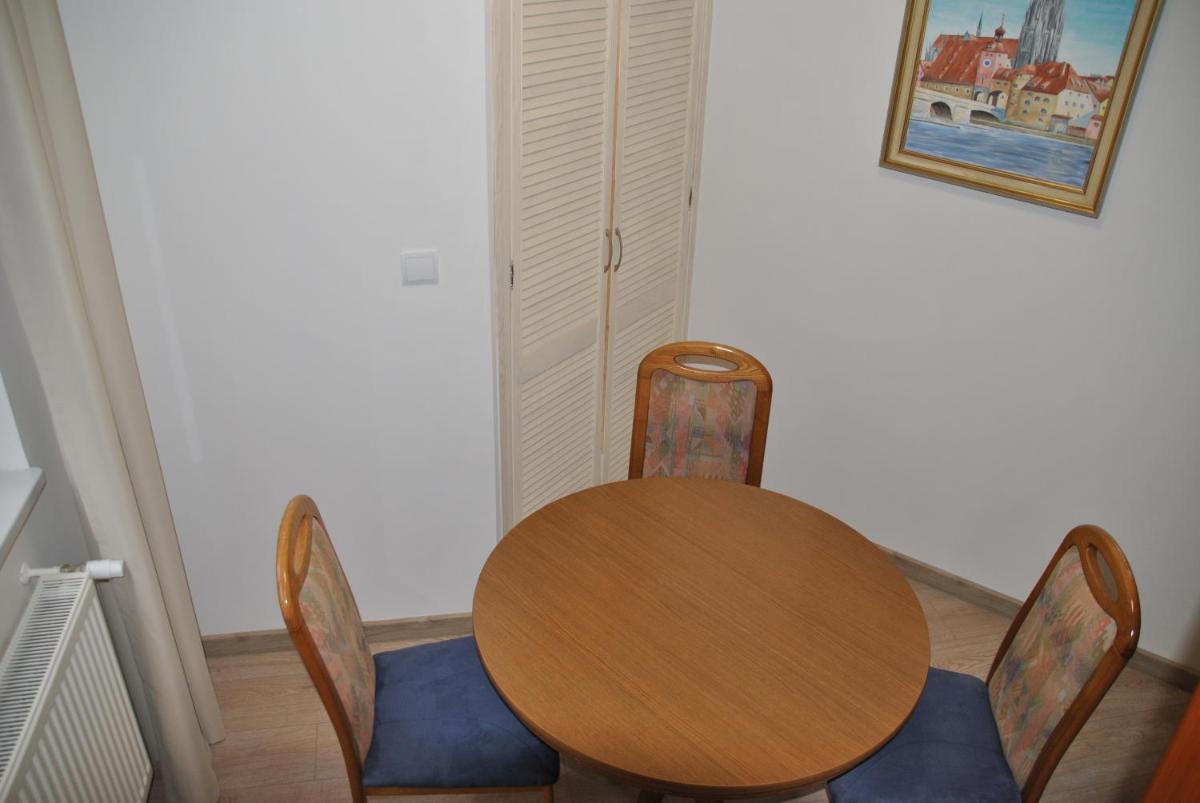 Economy Triple Room photo 2