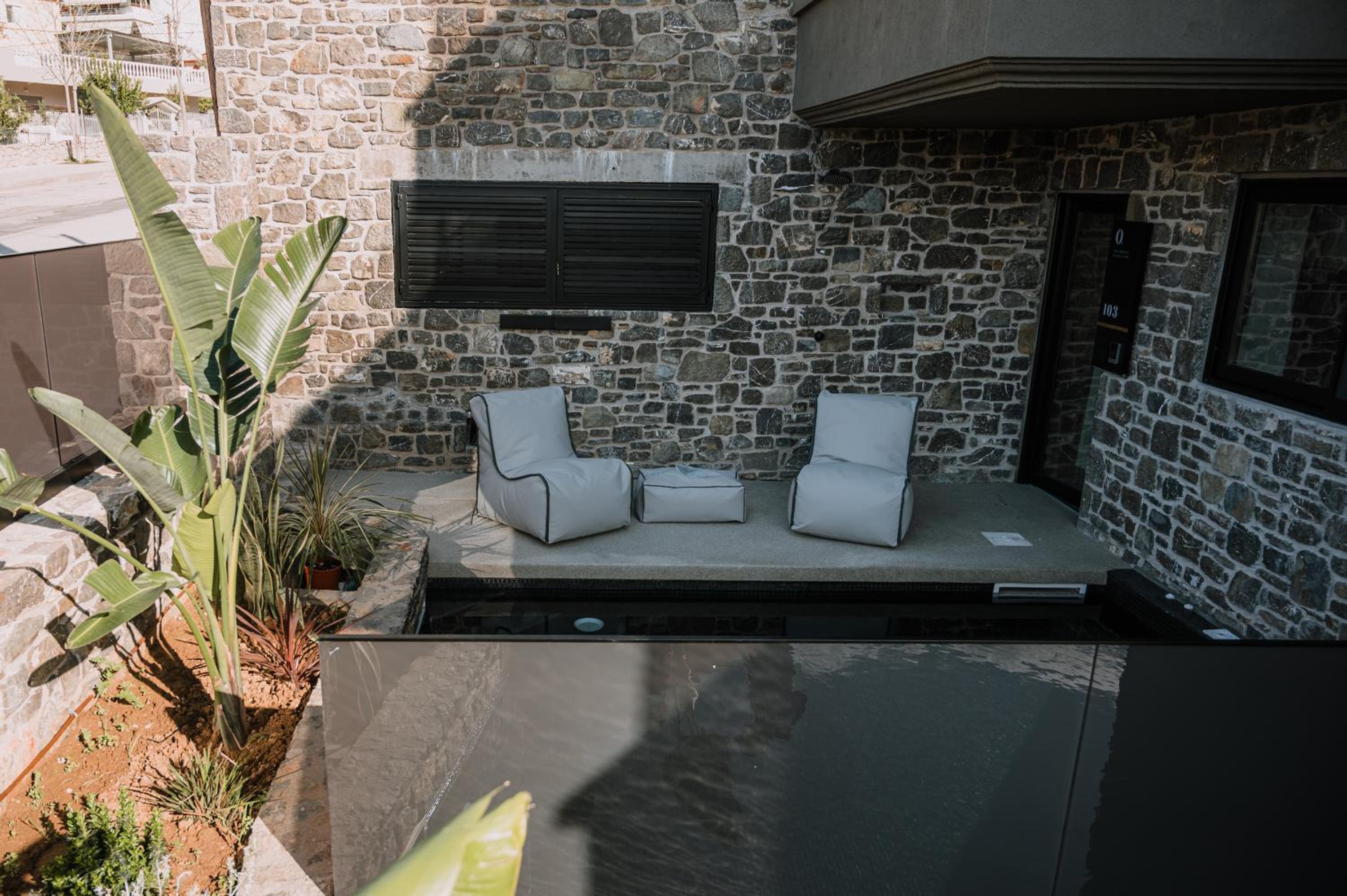 Suite with Private Pool - Photo 22