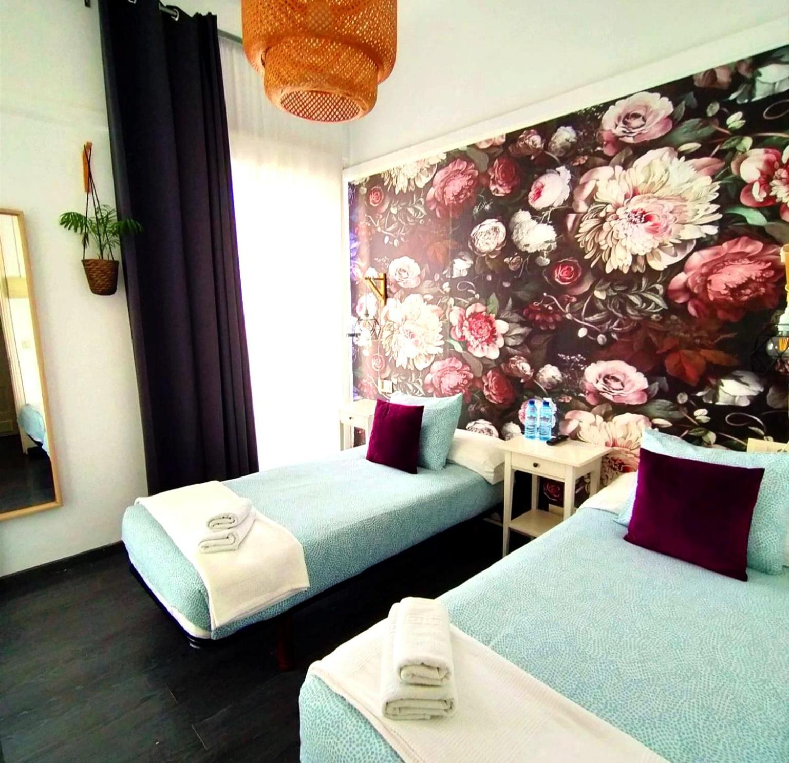 Standard Double or Twin Room with City View - Photo 5