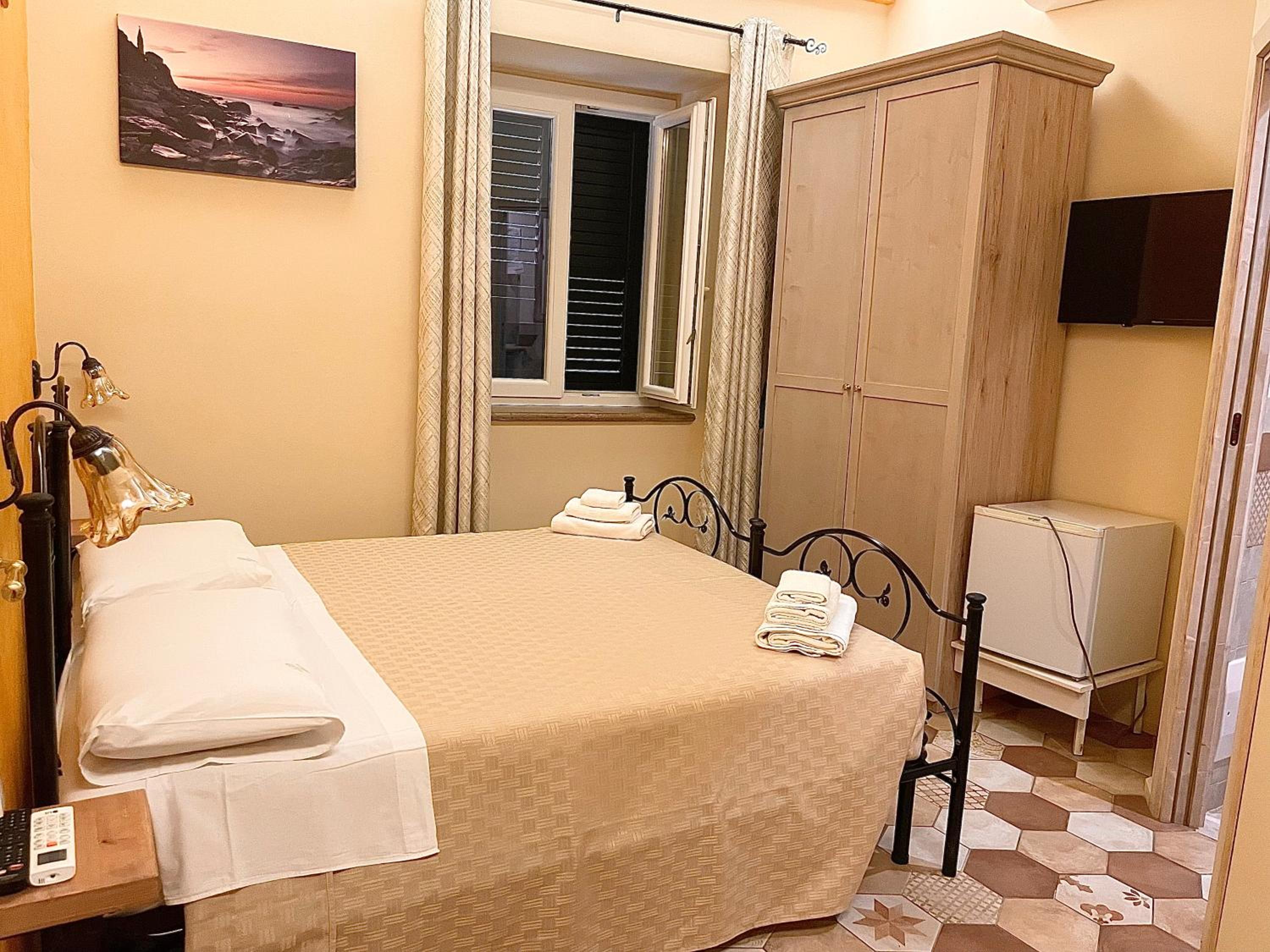 Double or Twin Room photo 3