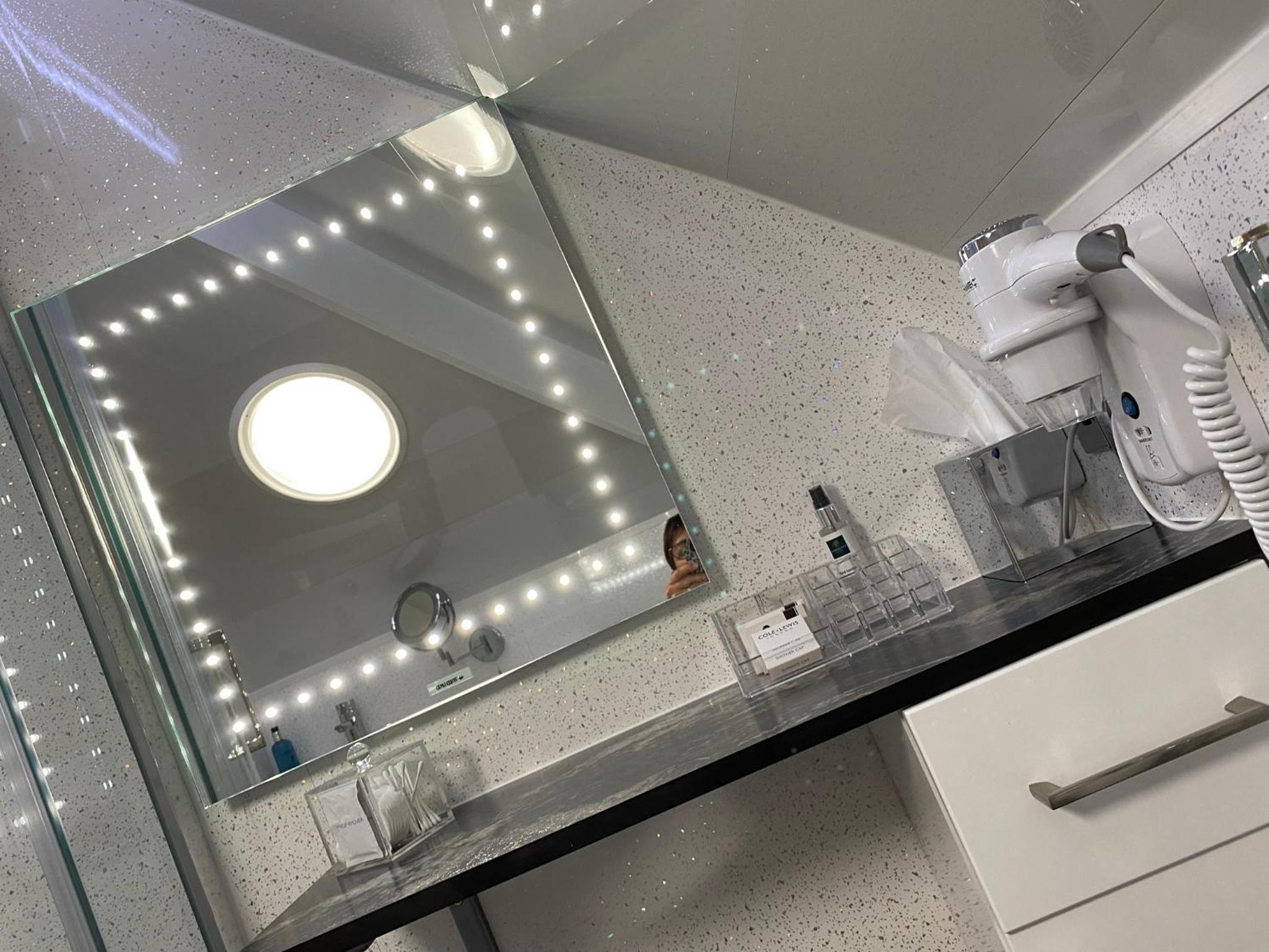 Double Room with Ensuite - Photo 23