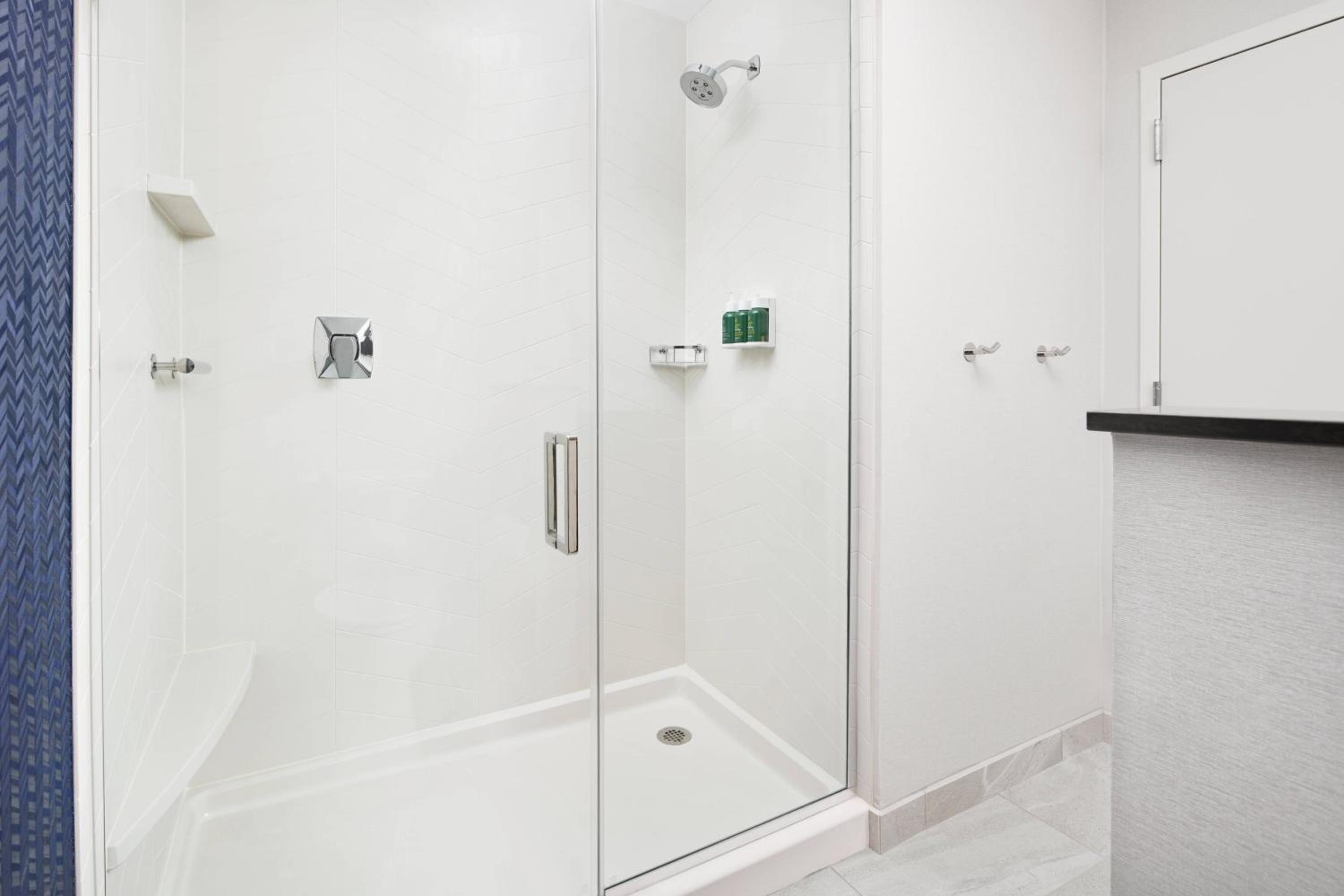 King Suite - Photo 5